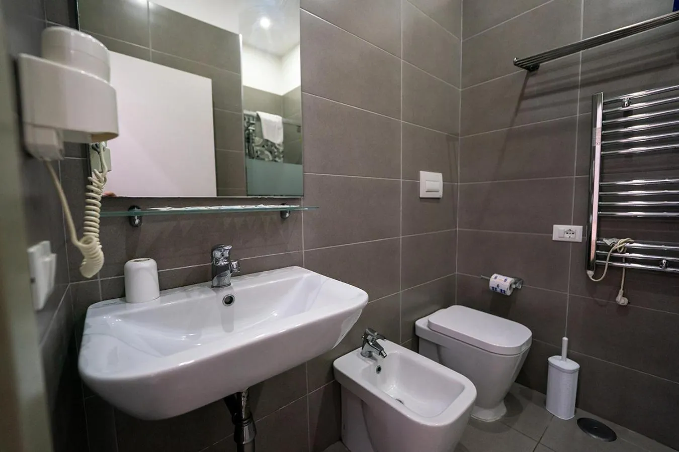 Shower in Royal Art H Spaccanapoli, by ClaPa Group