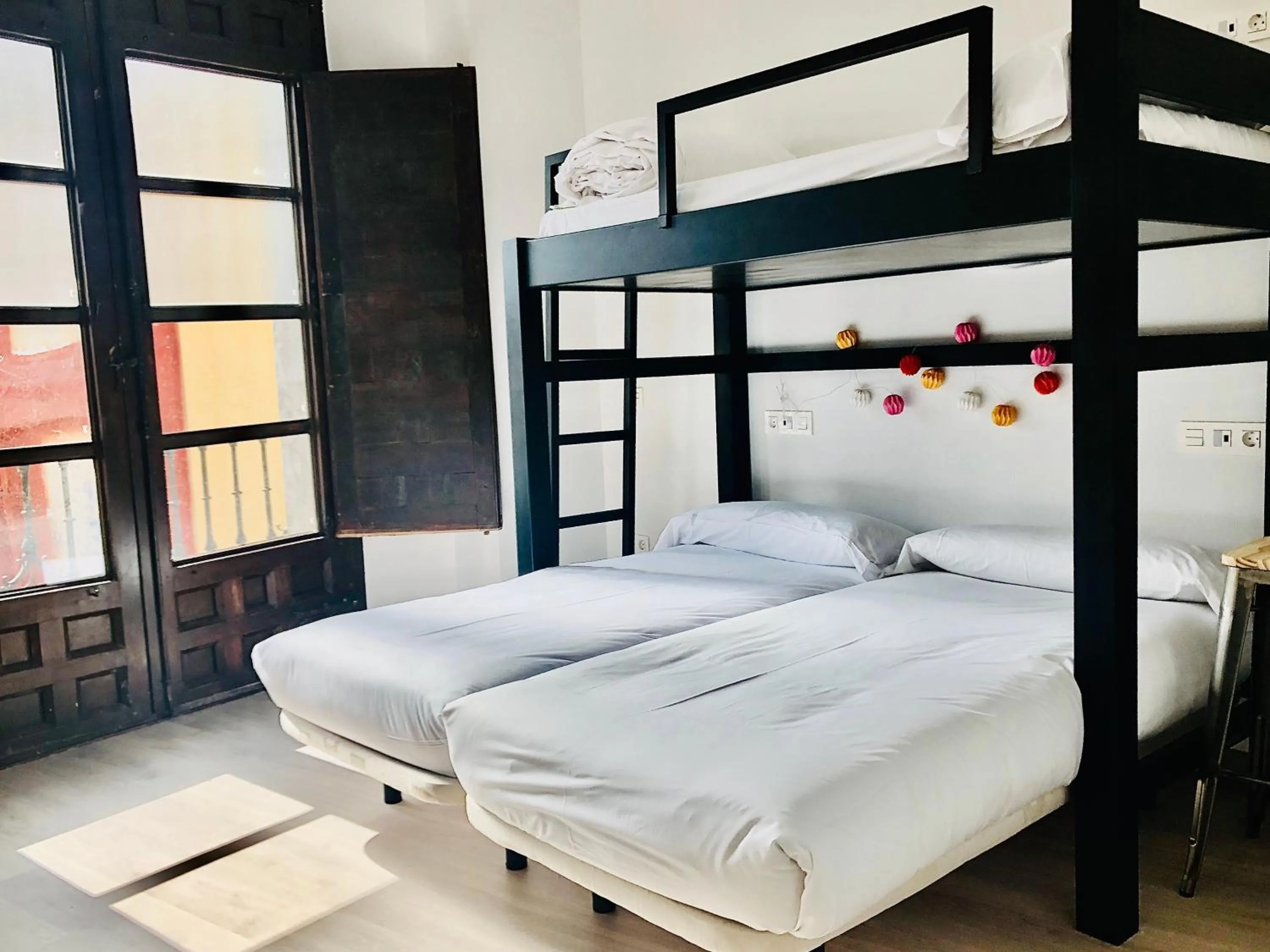 Photo of the whole room, Bed in Quartier Leon Hostel Jabalquinto