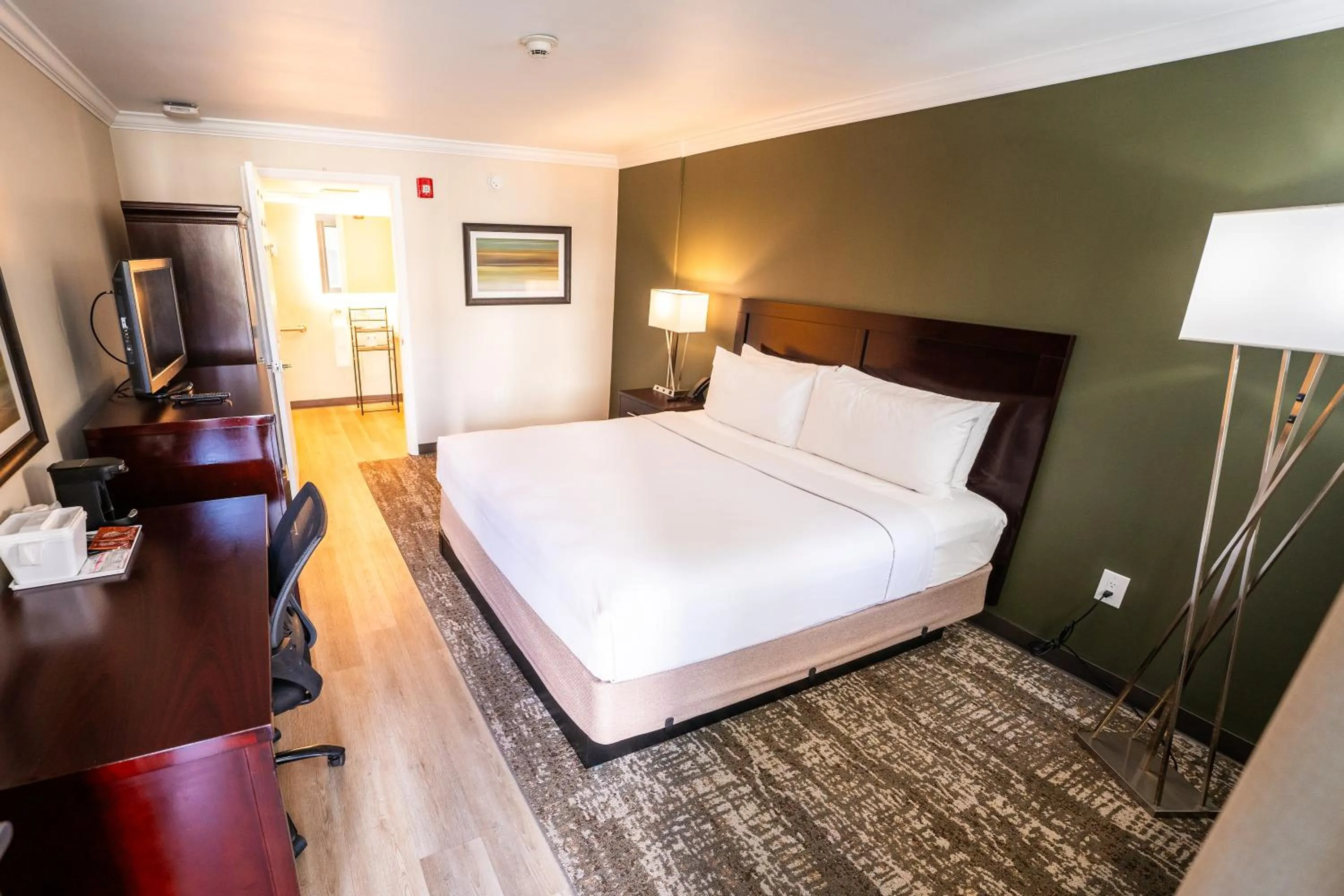 Bedroom, Bed in Mai Hana Hotel- Intl Drive, Trademark Collection by Wyndham