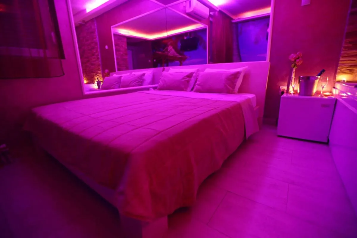 Hot Tub, Bed in Spa Secret