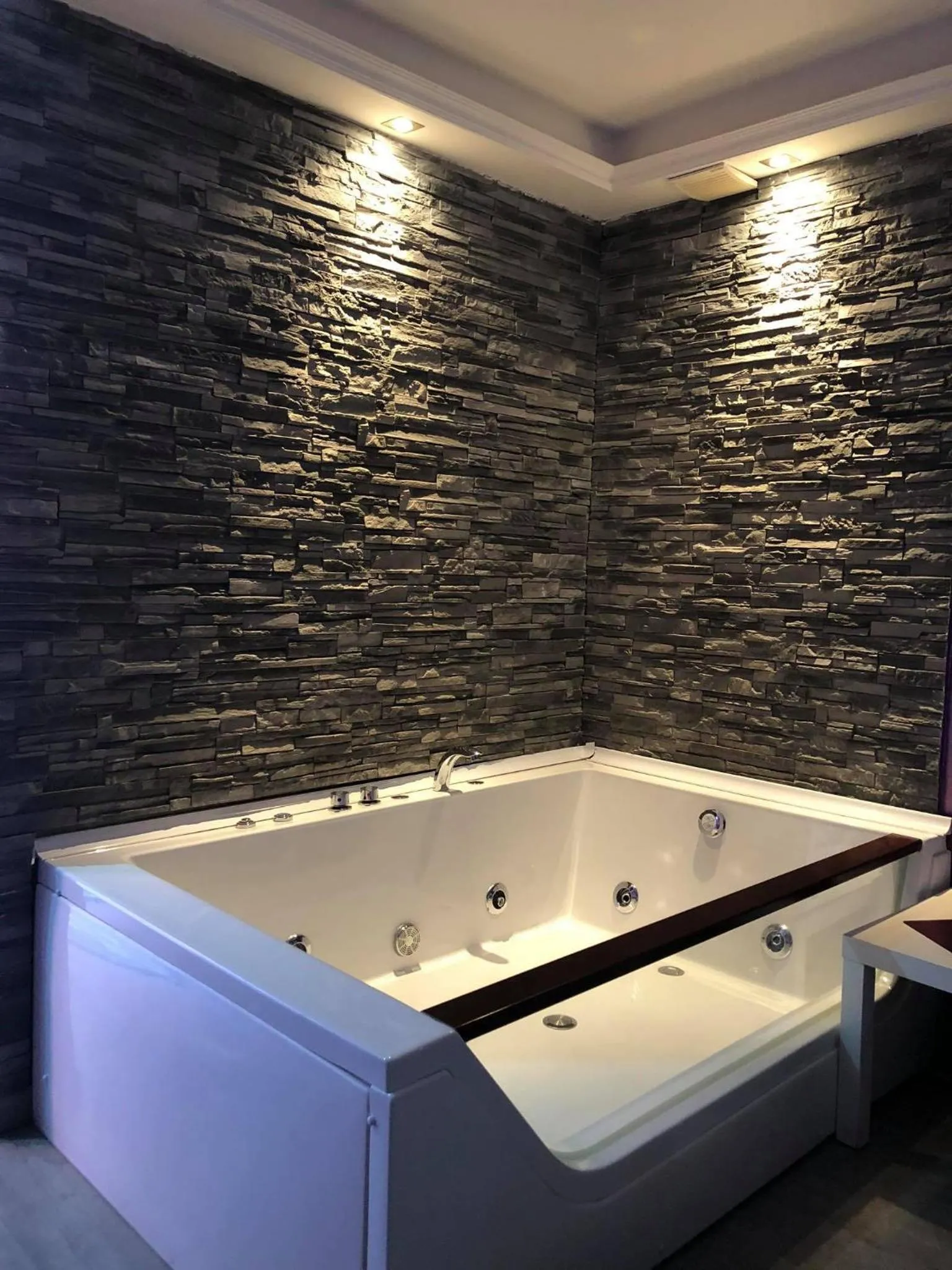 Hot Tub in Spa Secret