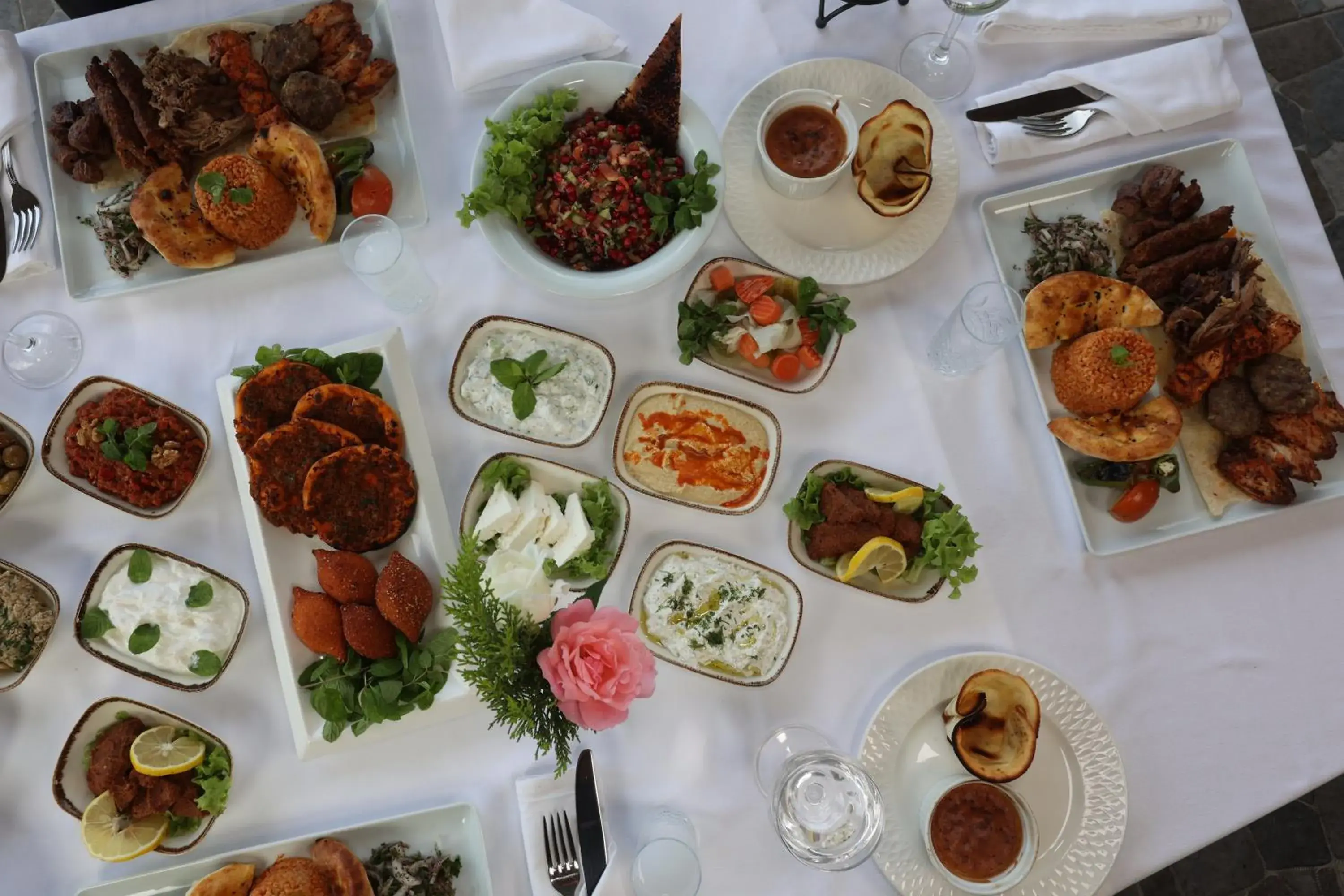 Food and drinks in Riverside Garden Resort Food and drinks in Riverside Garden Resort