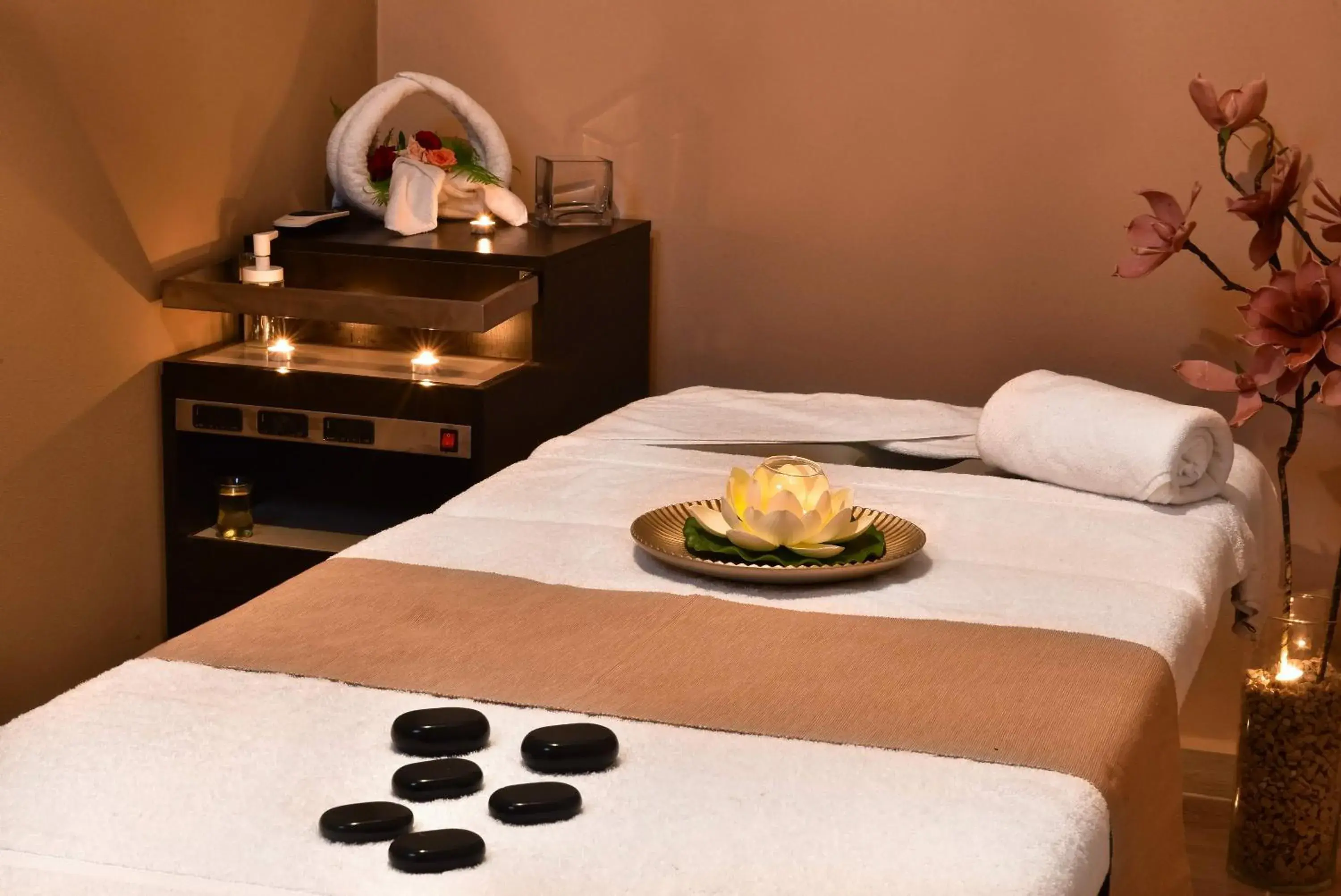 Spa and wellness centre/facilities, Bed in Riverside Garden Resort Spa and wellness centre/facilities, Bed in Riverside Garden Resort