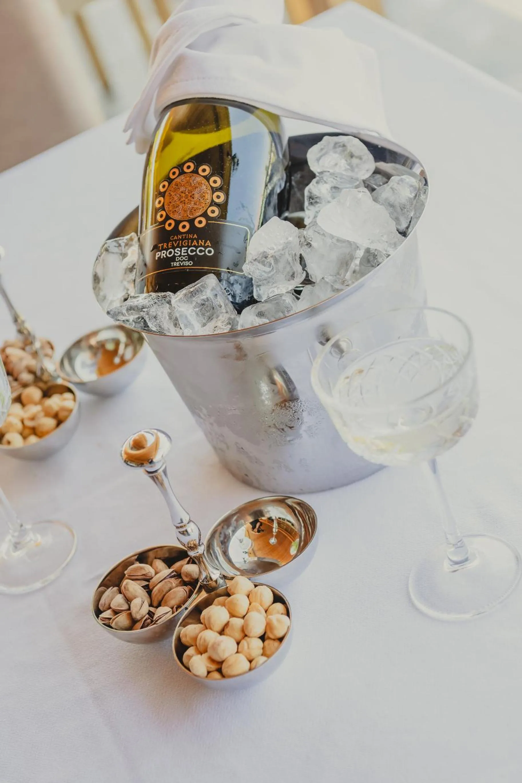 Food and drinks in Riverside Garden Resort