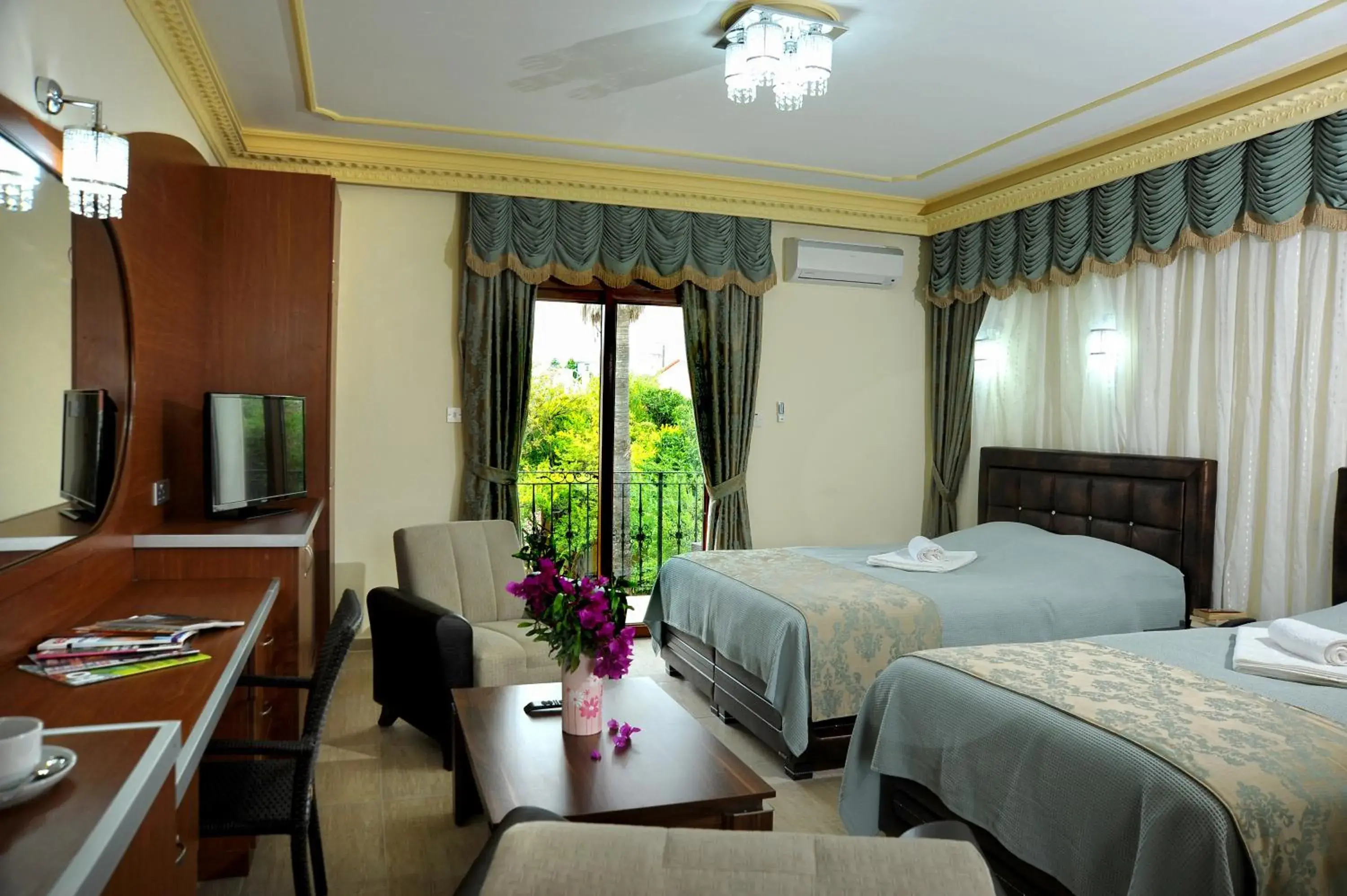 Communal lounge/ TV room, Bed in Riverside Garden Resort Communal lounge/ TV room, Bed in Riverside Garden Resort