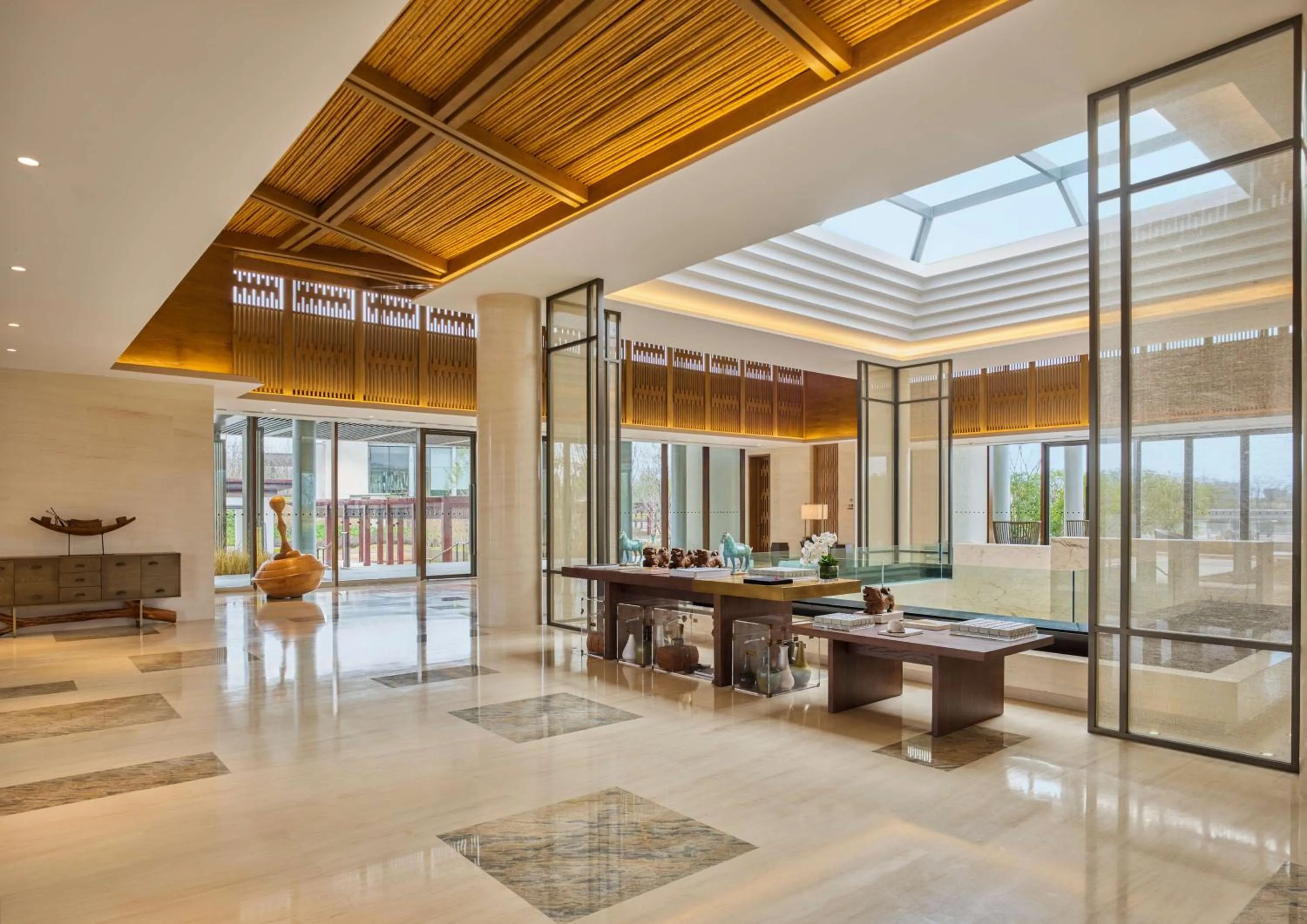 Lobby or reception in Lushan West Sea Resort, Curio Collection by Hilton
