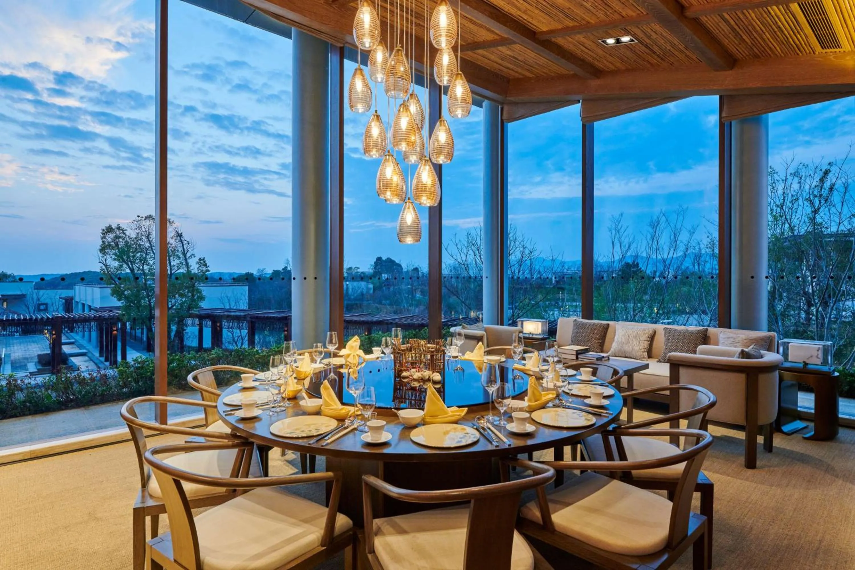 Dining area in Lushan West Sea Resort, Curio Collection by Hilton