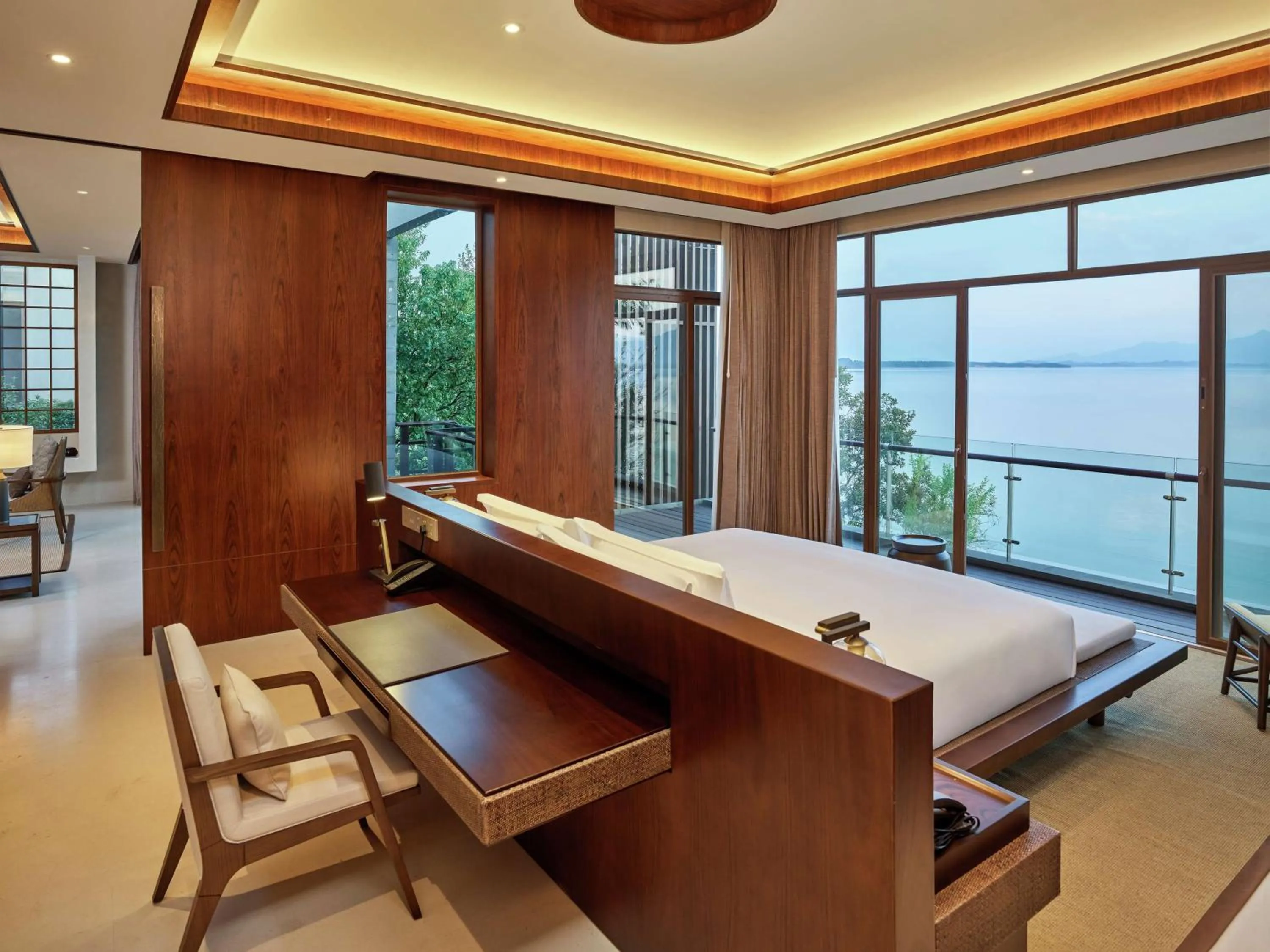 Bedroom in Lushan West Sea Resort, Curio Collection by Hilton