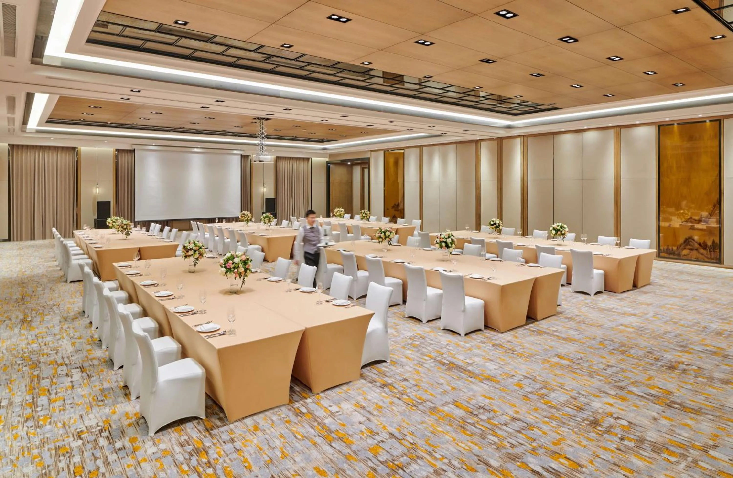 Meeting/conference room in Lushan West Sea Resort, Curio Collection by Hilton