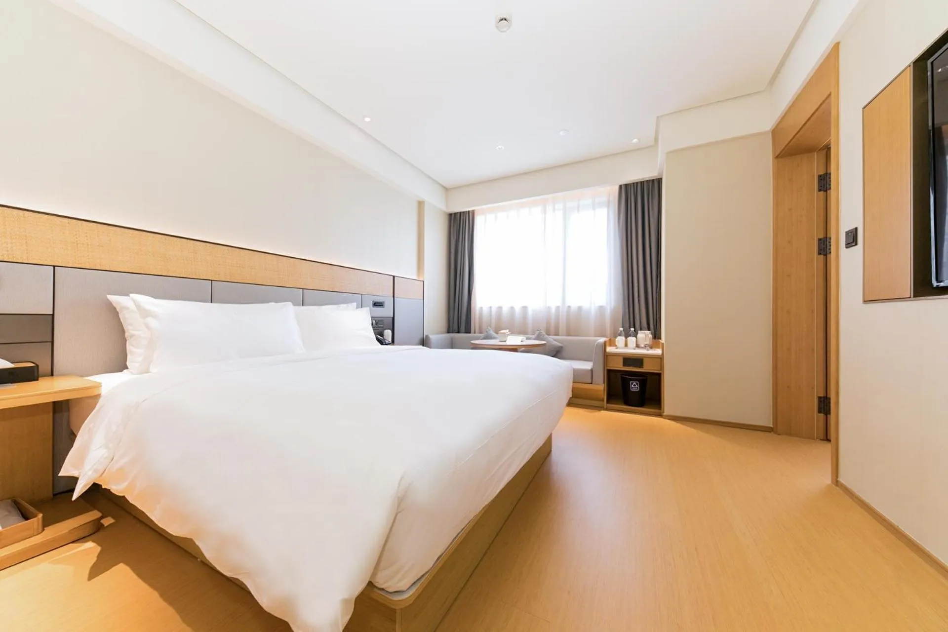 Bedroom, Bed in JI Hotel Shanghai World Expo Yaohua Road