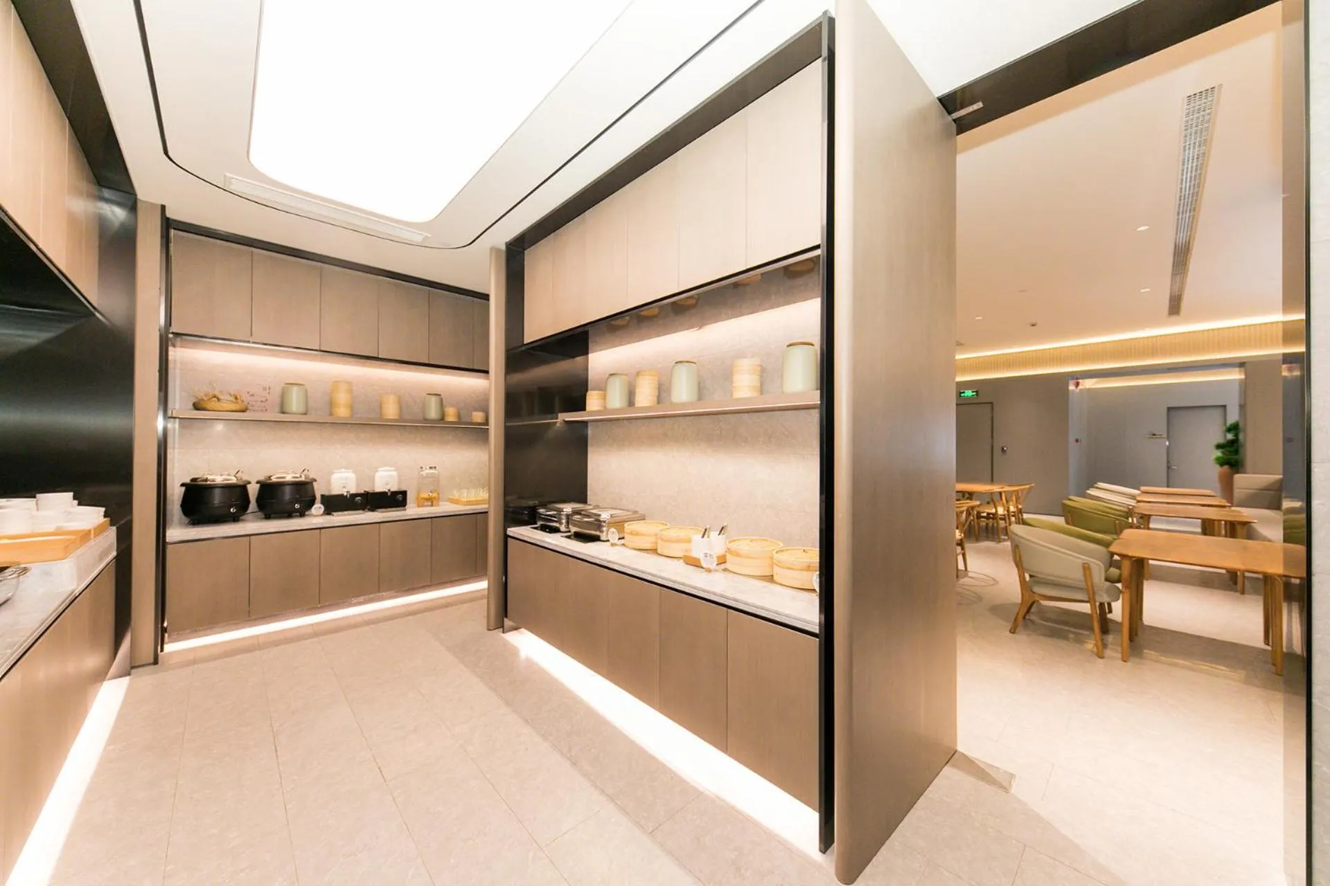 Restaurant/places to eat in JI Hotel Shanghai World Expo Yaohua Road