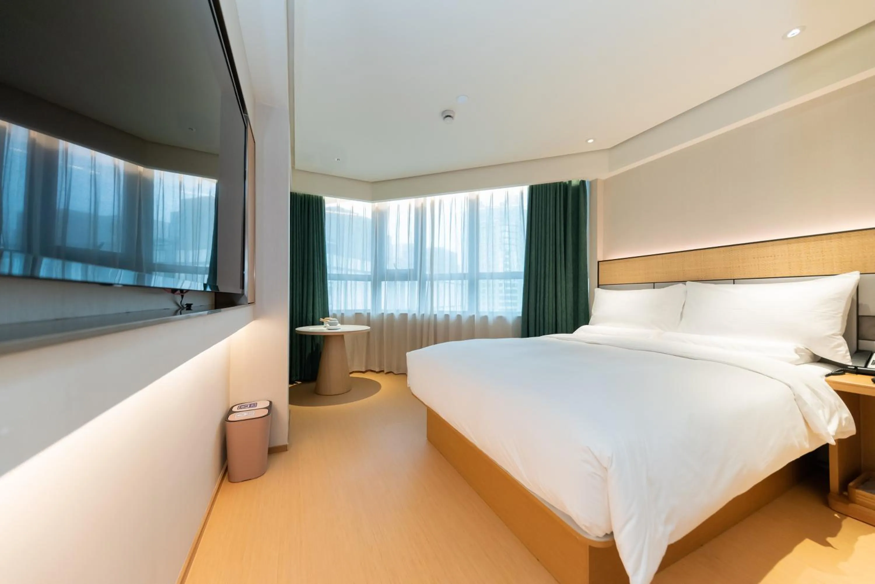Bed in JI Hotel (Shanghai People's Square Middle Fujian Road)