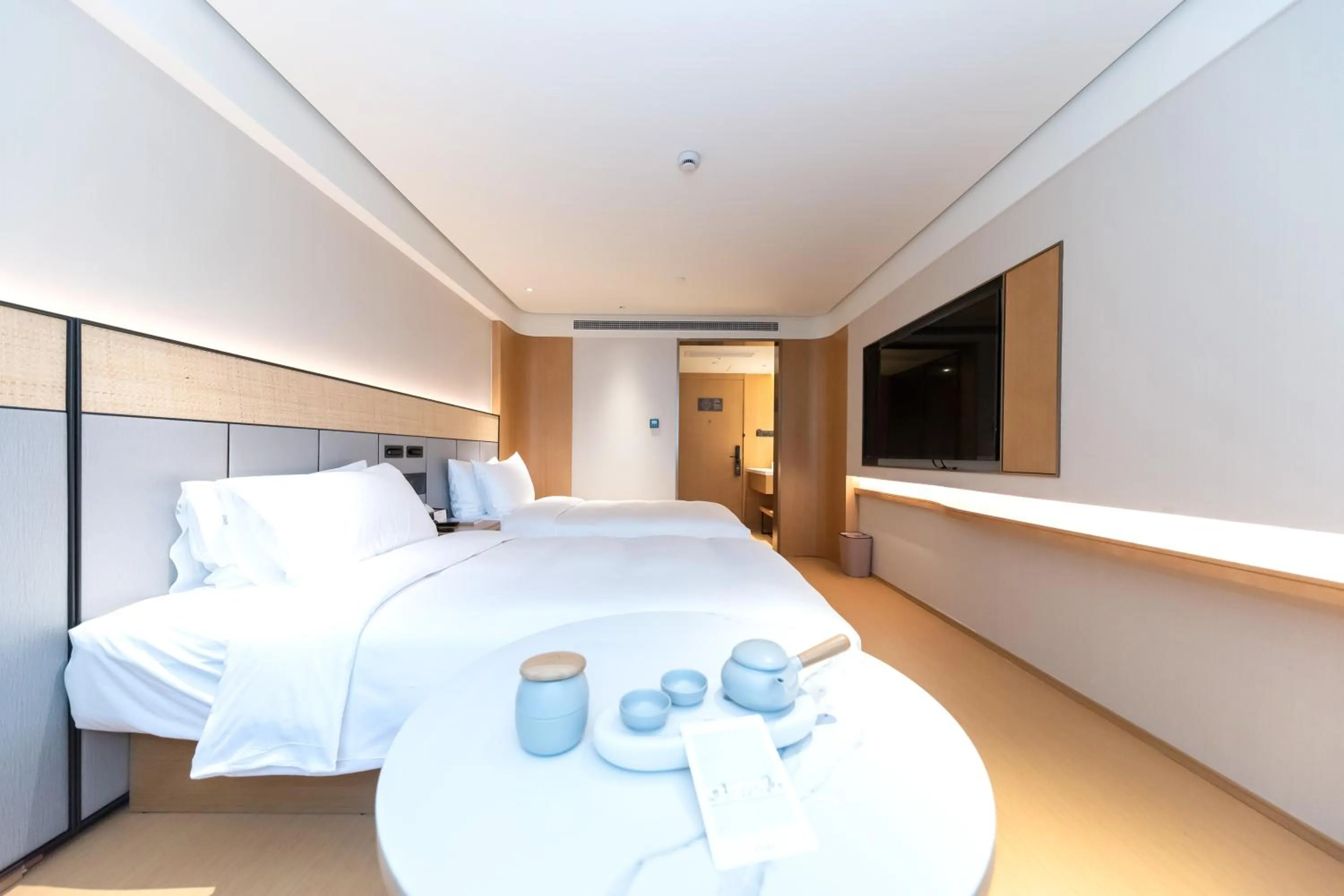 Bed in JI Hotel (Shanghai People's Square Middle Fujian Road)