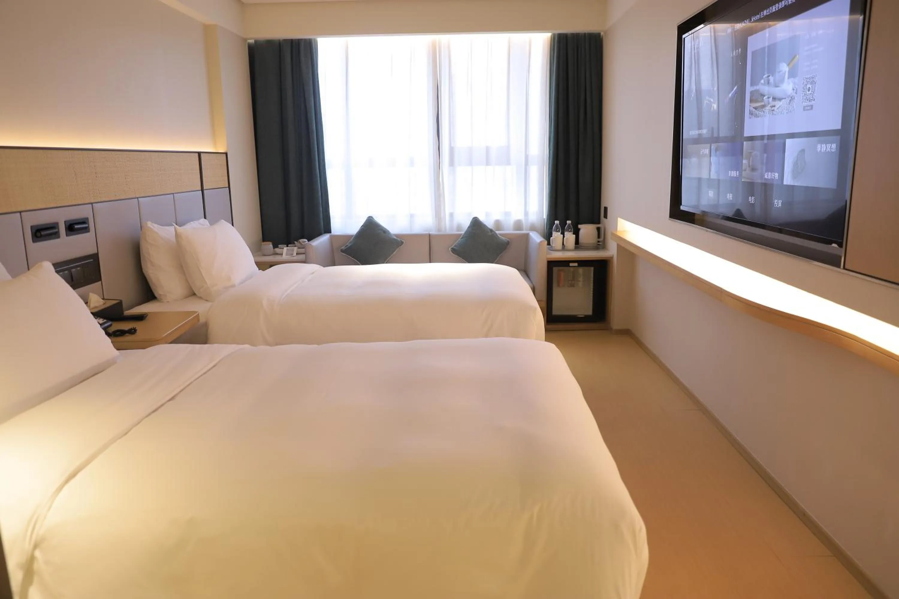 Bedroom, Bed in JI Hotel (Shanghai People's Square Middle Fujian Road)