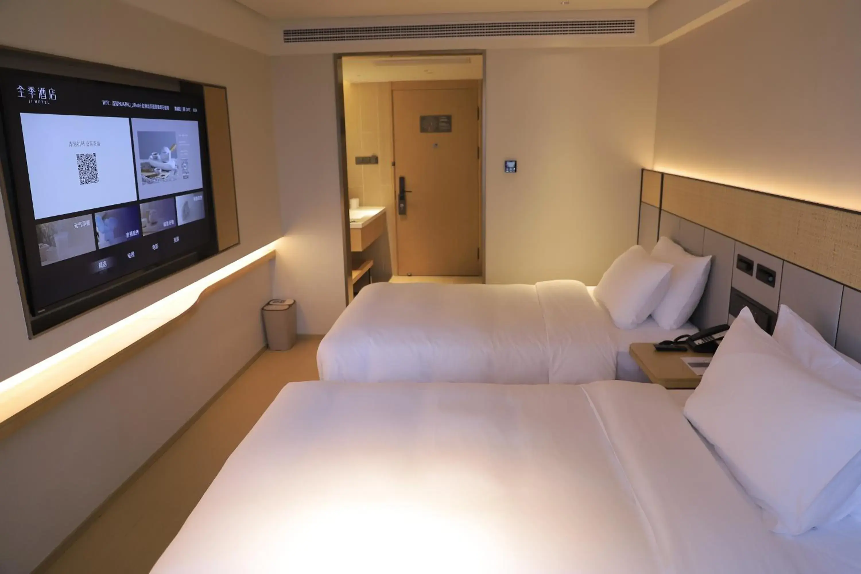 Photo of the whole room, Bed in JI Hotel (Shanghai People's Square Middle Fujian Road) Photo of the whole room, Bed in JI Hotel (Shanghai People's Square Middle Fujian Road)