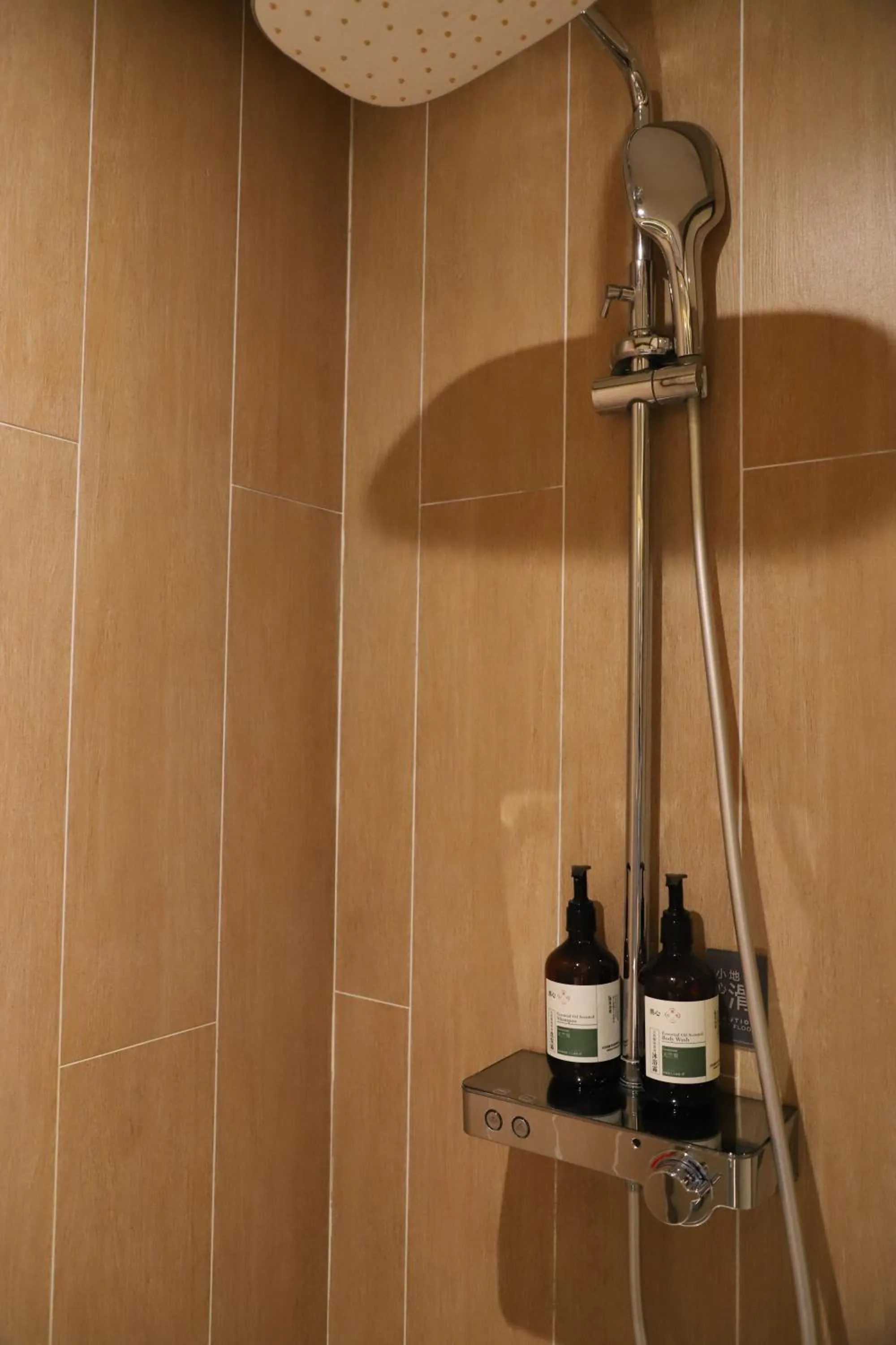 Shower in JI Hotel (Shanghai People's Square Middle Fujian Road)