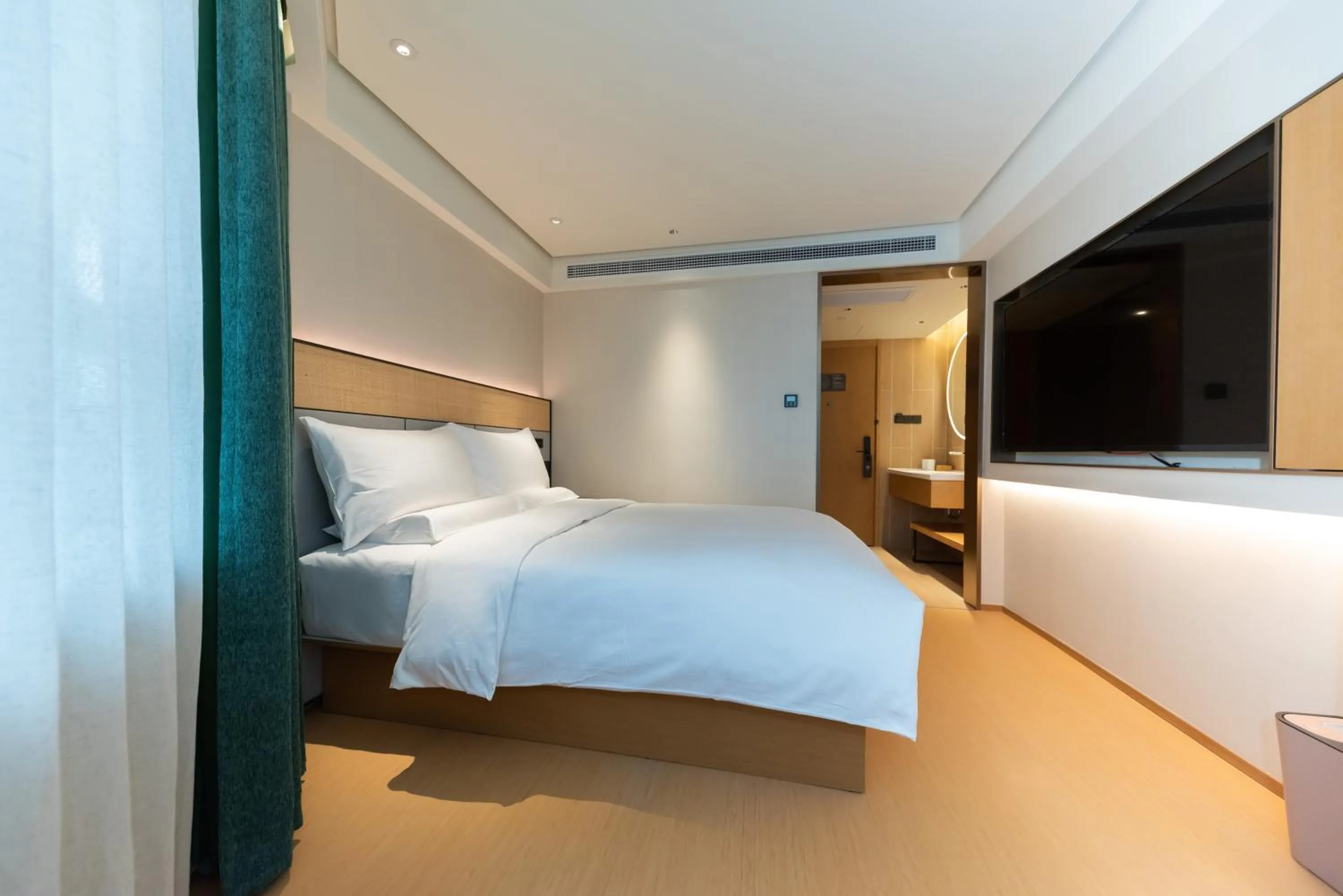 TV and multimedia, Bed in JI Hotel (Shanghai People's Square Middle Fujian Road)