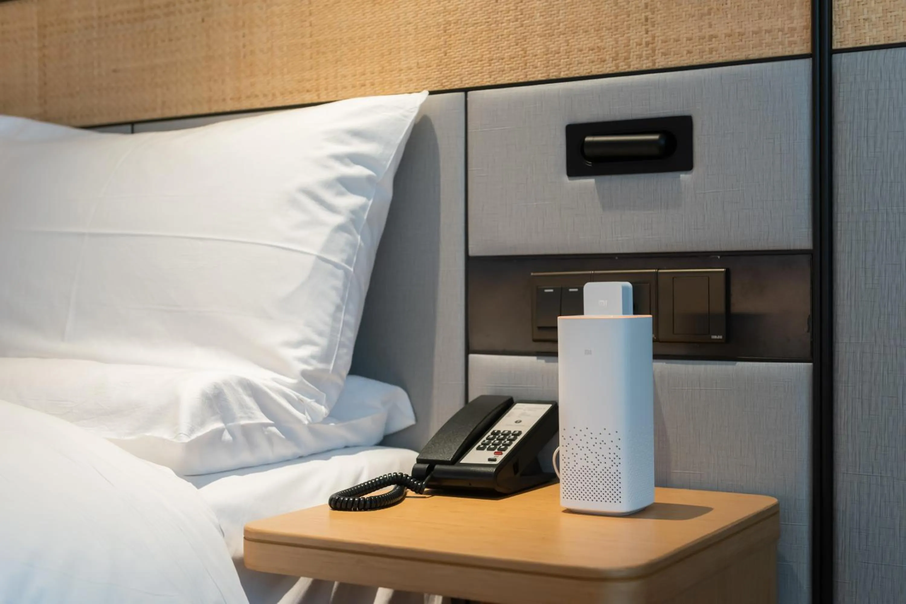 Photo of the whole room, Bed in JI Hotel (Shanghai People's Square Middle Fujian Road)