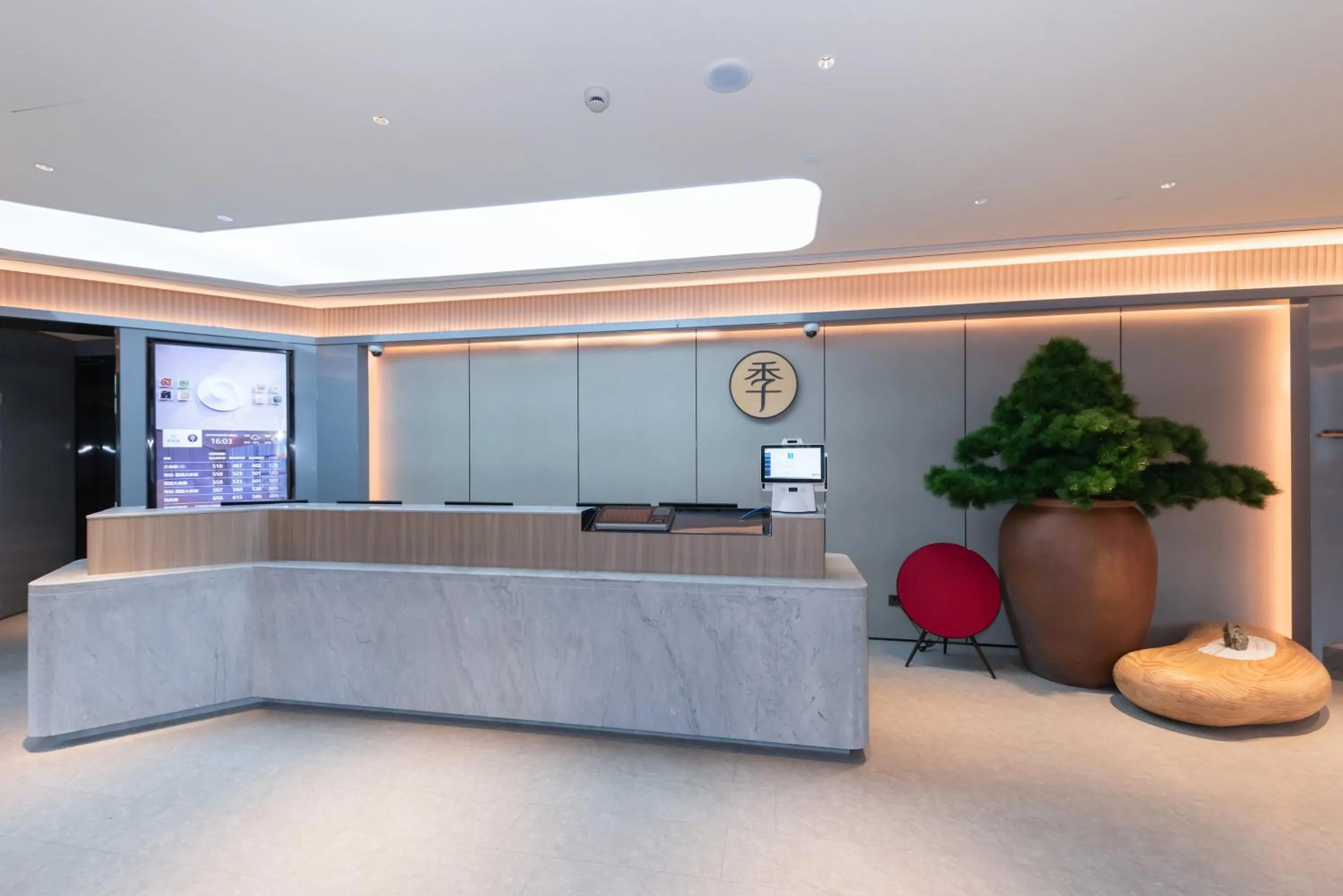 On-site shops in JI Hotel (Shanghai People's Square Middle Fujian Road)