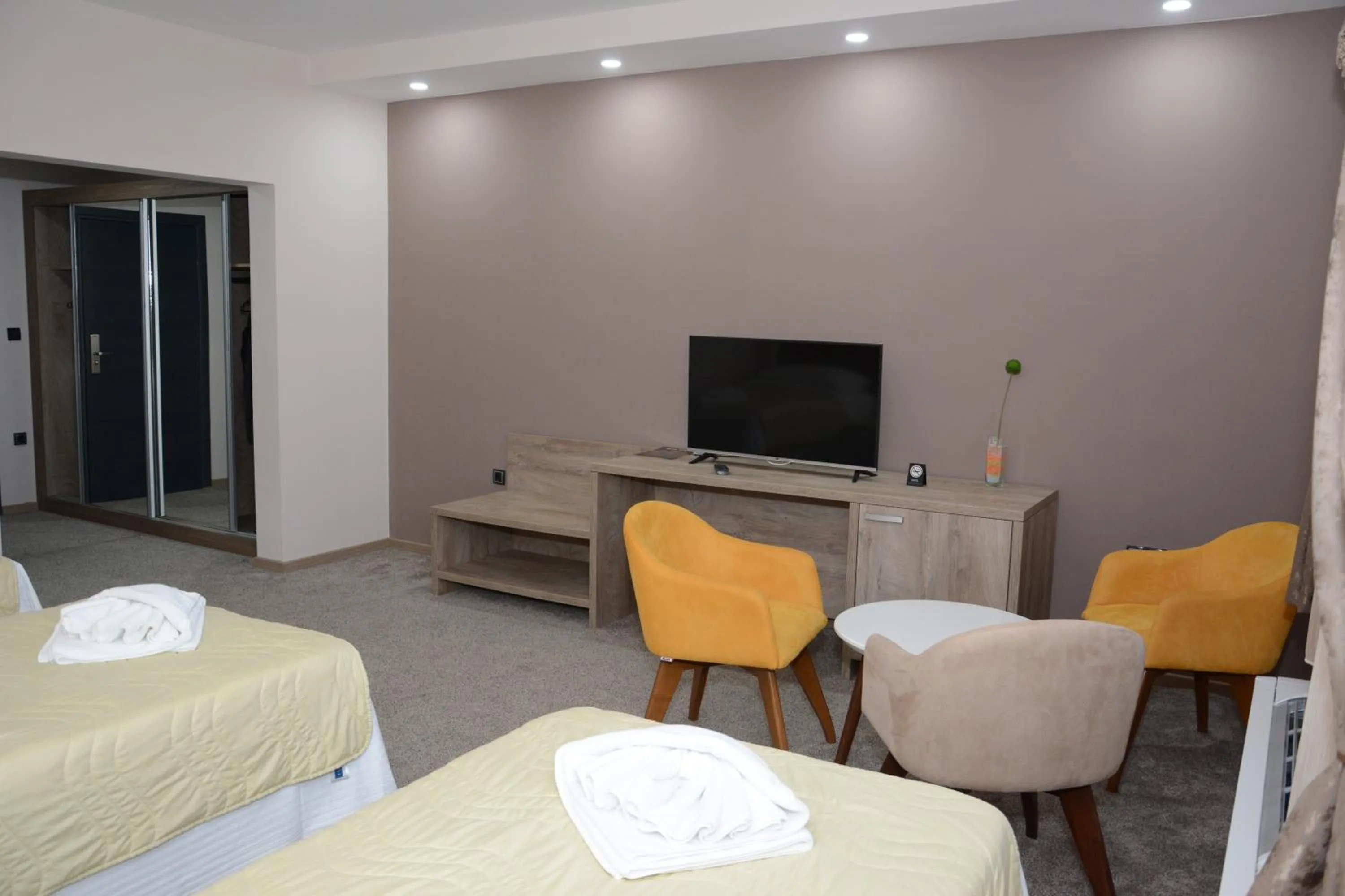 Seating area, Bed in Hotel Intergaj Bijeljina
