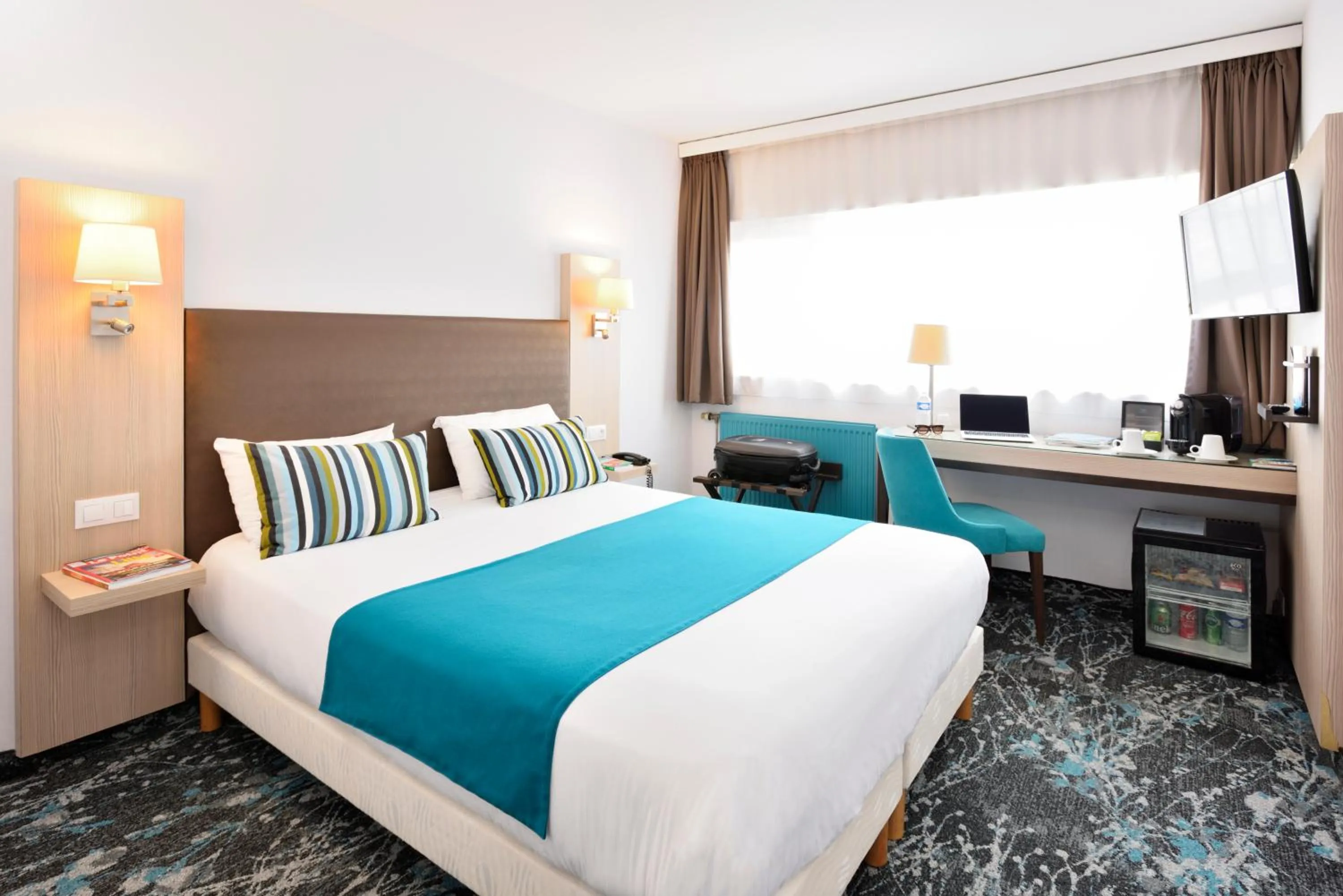 Coffee/tea facilities, Bed in Hotel Lille Europe