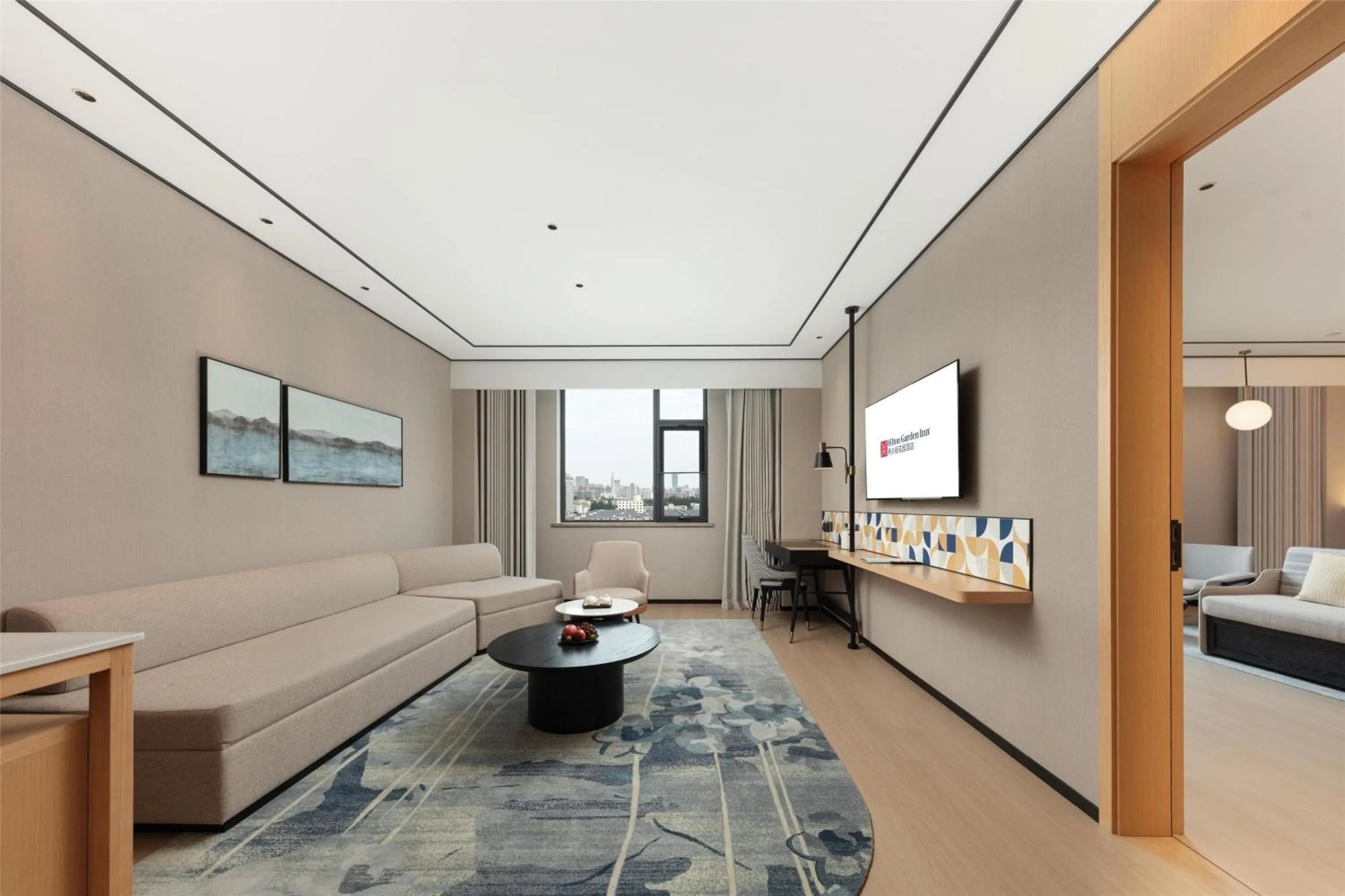 Living room, Bed in Hilton Garden Inn Shanghai Jiading