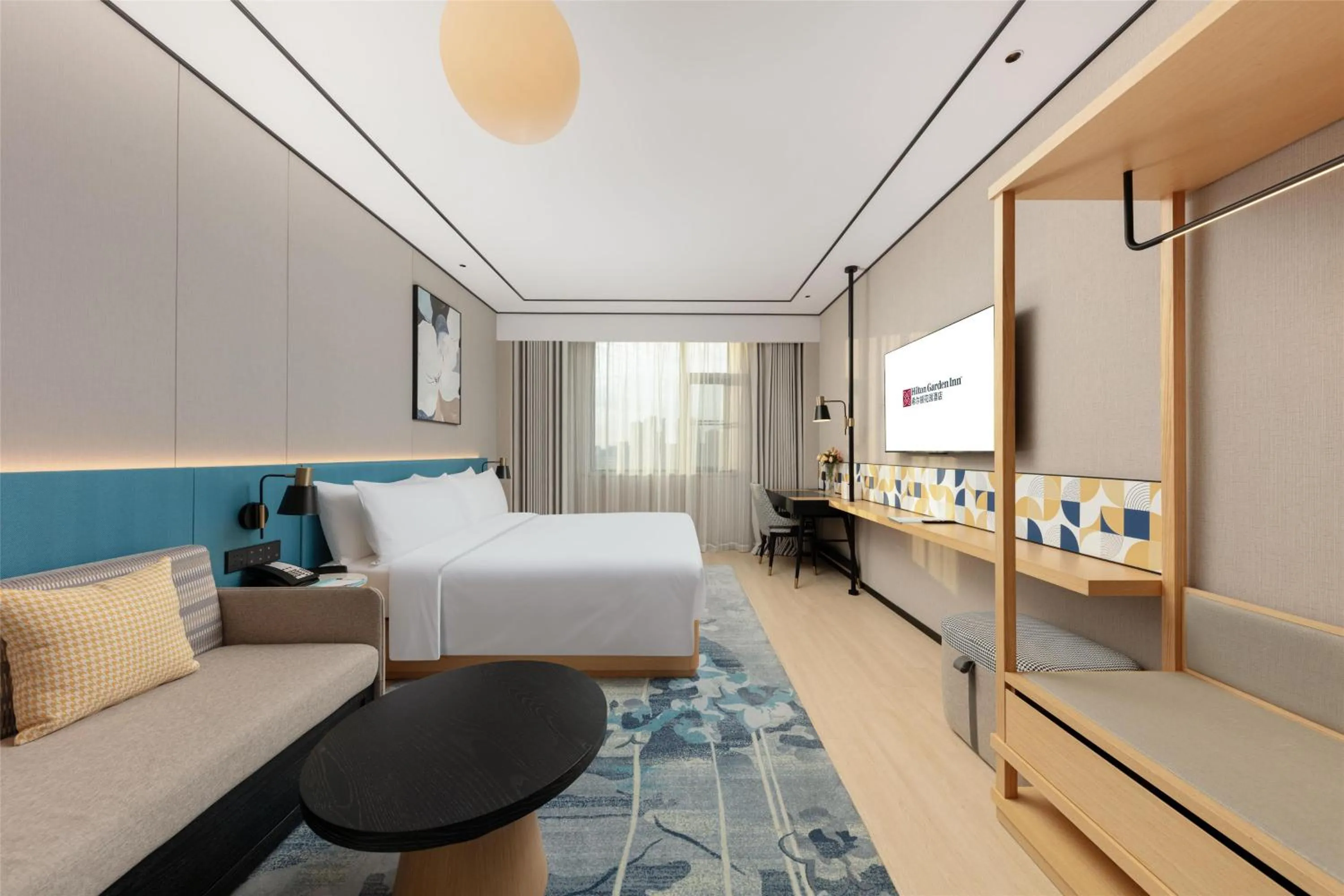 Living room, Bed in Hilton Garden Inn Shanghai Jiading