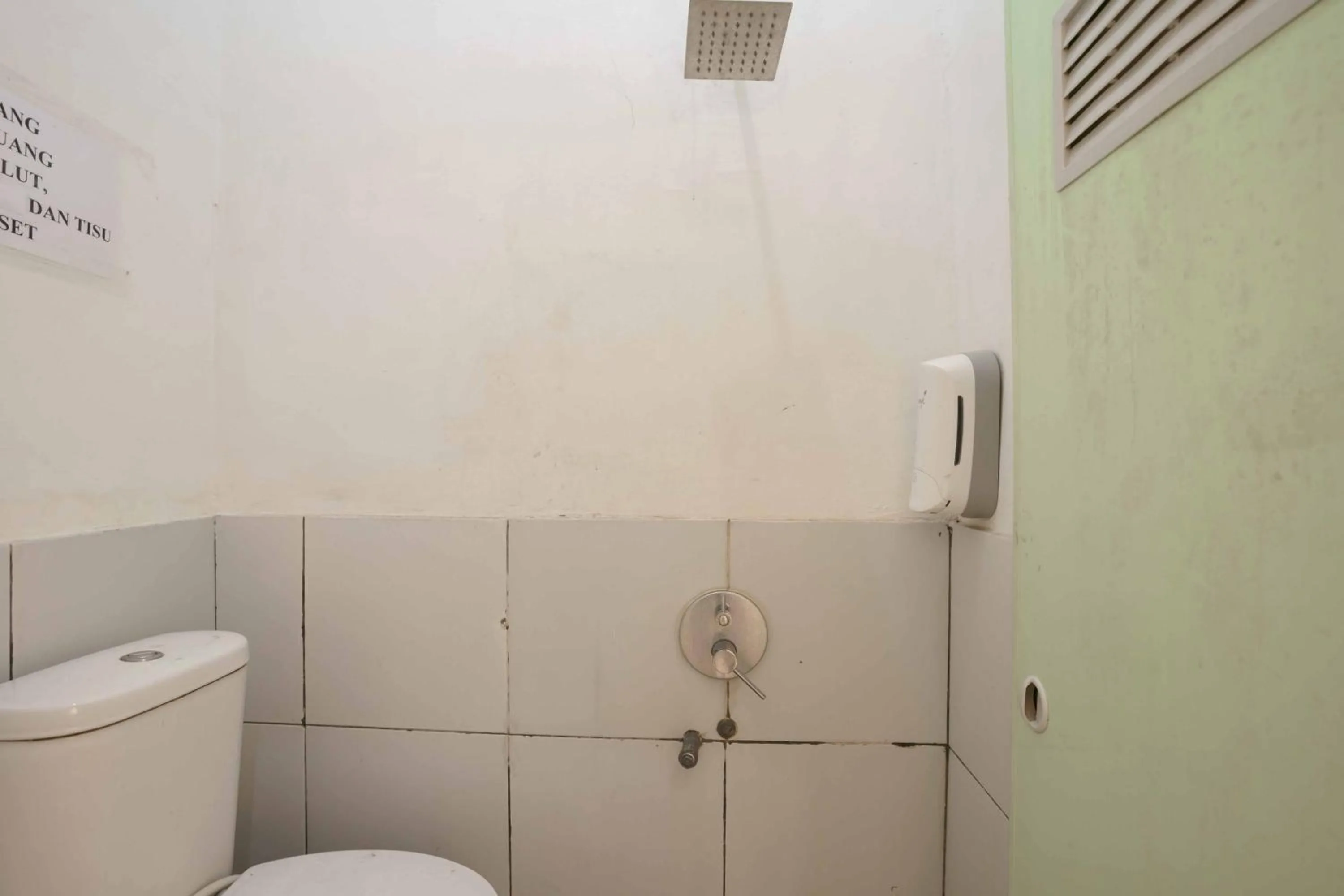 Bathroom in Lyfriska Residence Lampung RedPartner