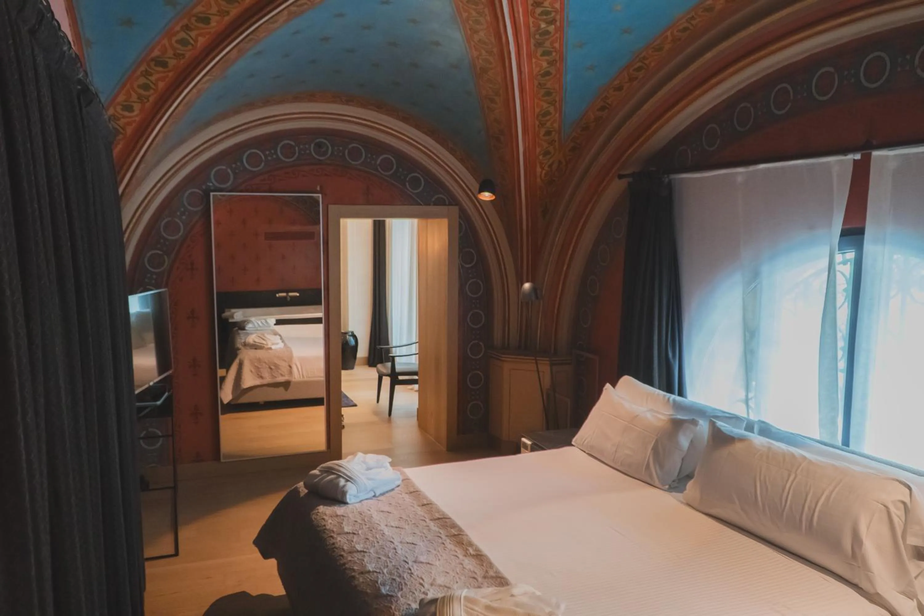 Photo of the whole room, Bed in Zenit Convento San Martin