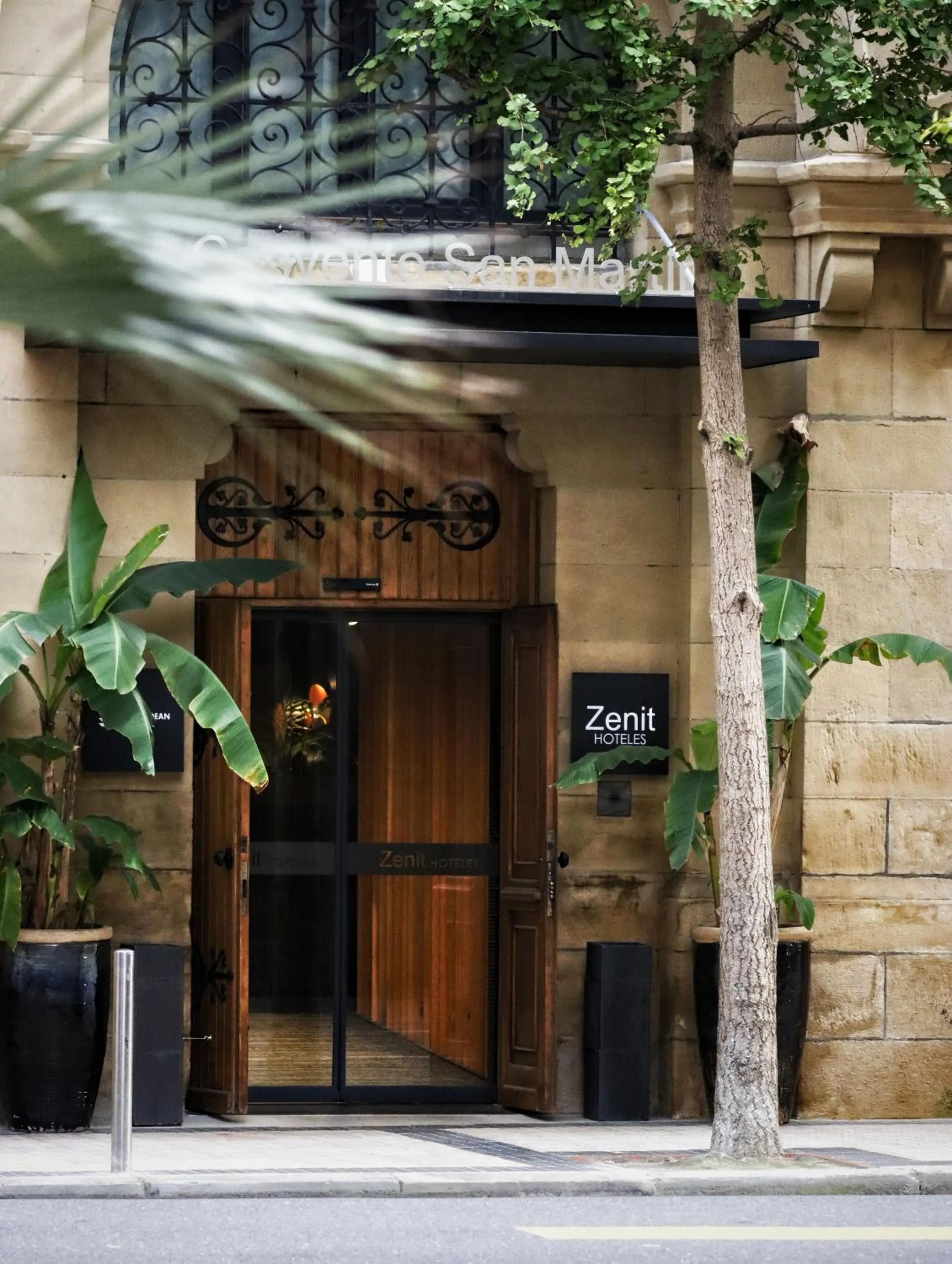 Facade/entrance in Zenit Convento San Martin