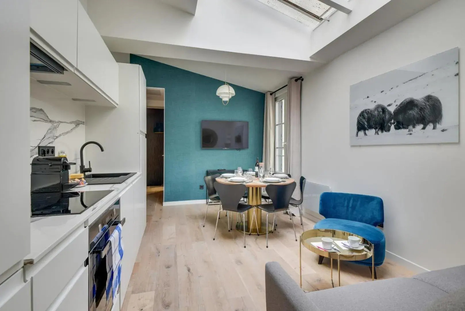 141 Suite Klein - Superbe Appartement à Paris. 141 Suite Klein - Superbe Appartement à Paris.