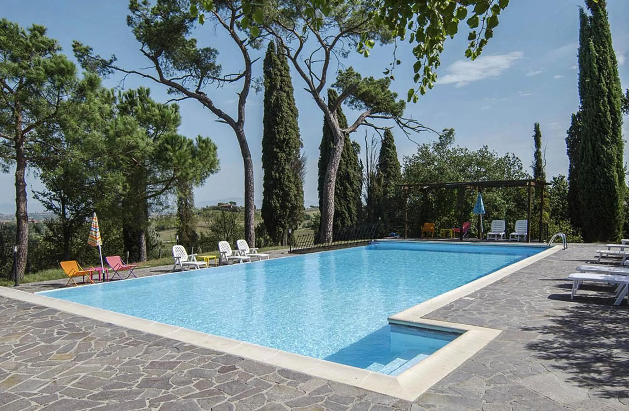 Swimming pool in Agriturismo tranquillo e con vista panoramica