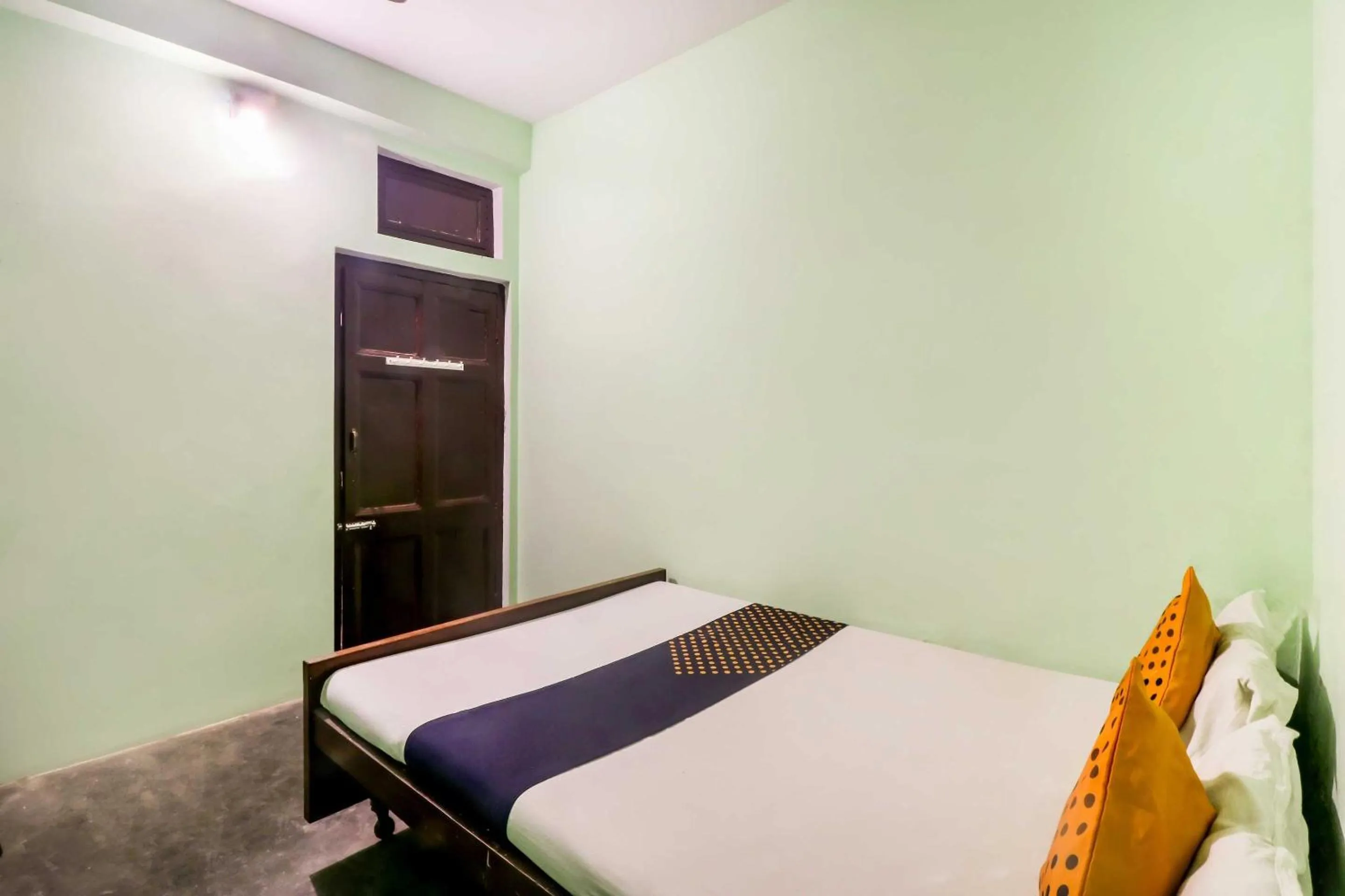 Bedroom, Bed in SPOT ON Mishra Guest House