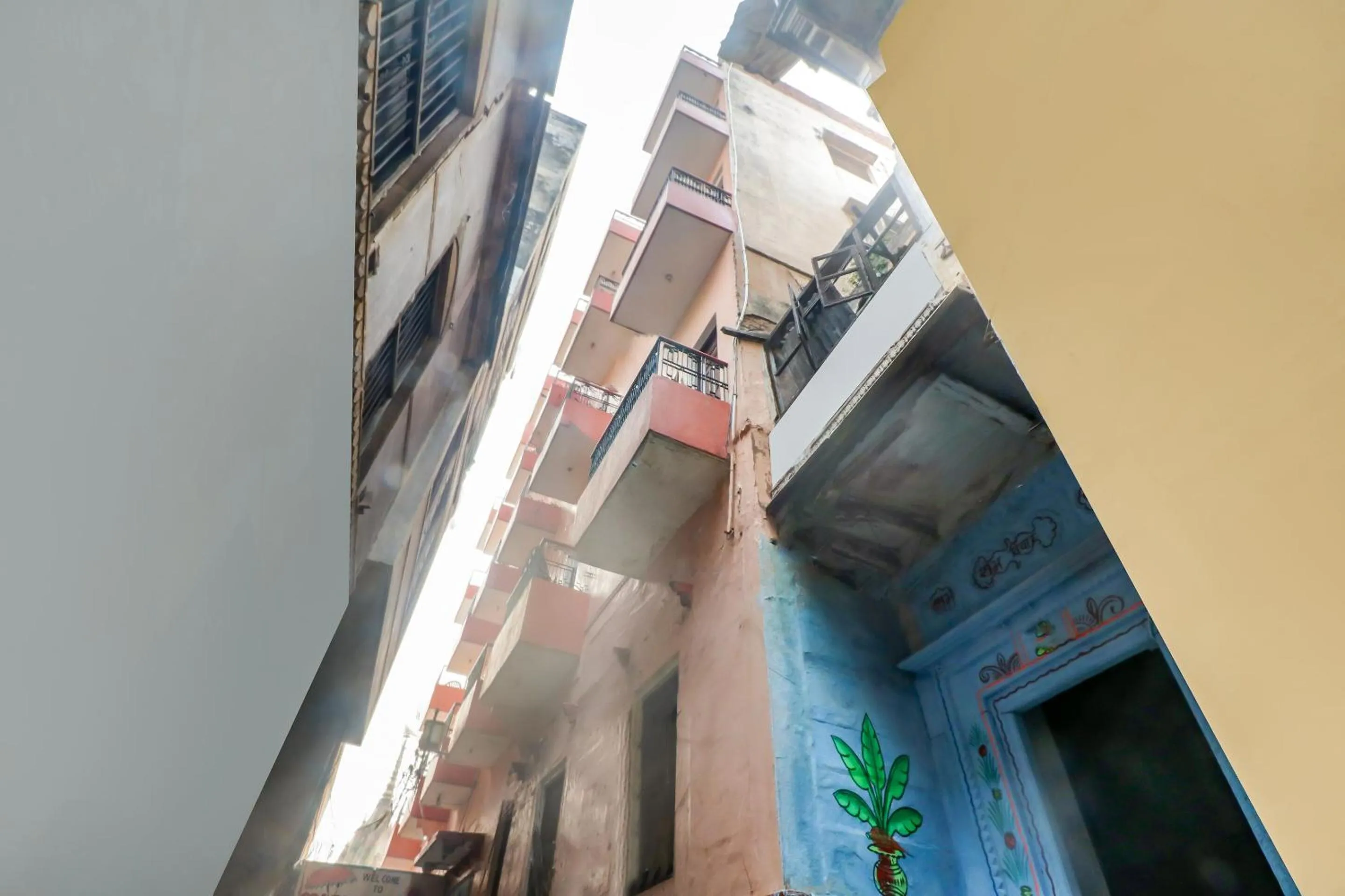 Facade/entrance in SPOT ON Mishra Guest House