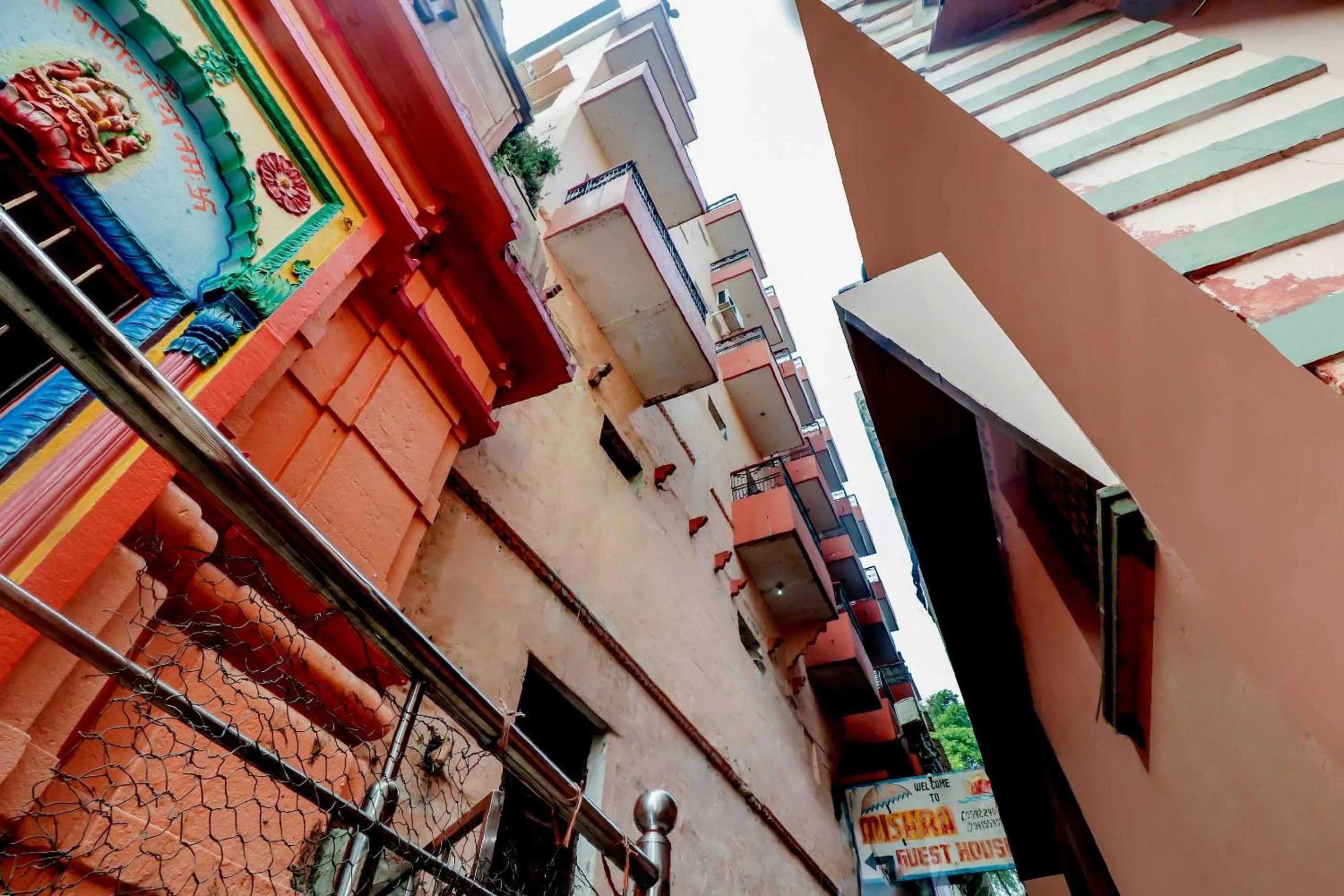 Facade/entrance in SPOT ON Mishra Guest House