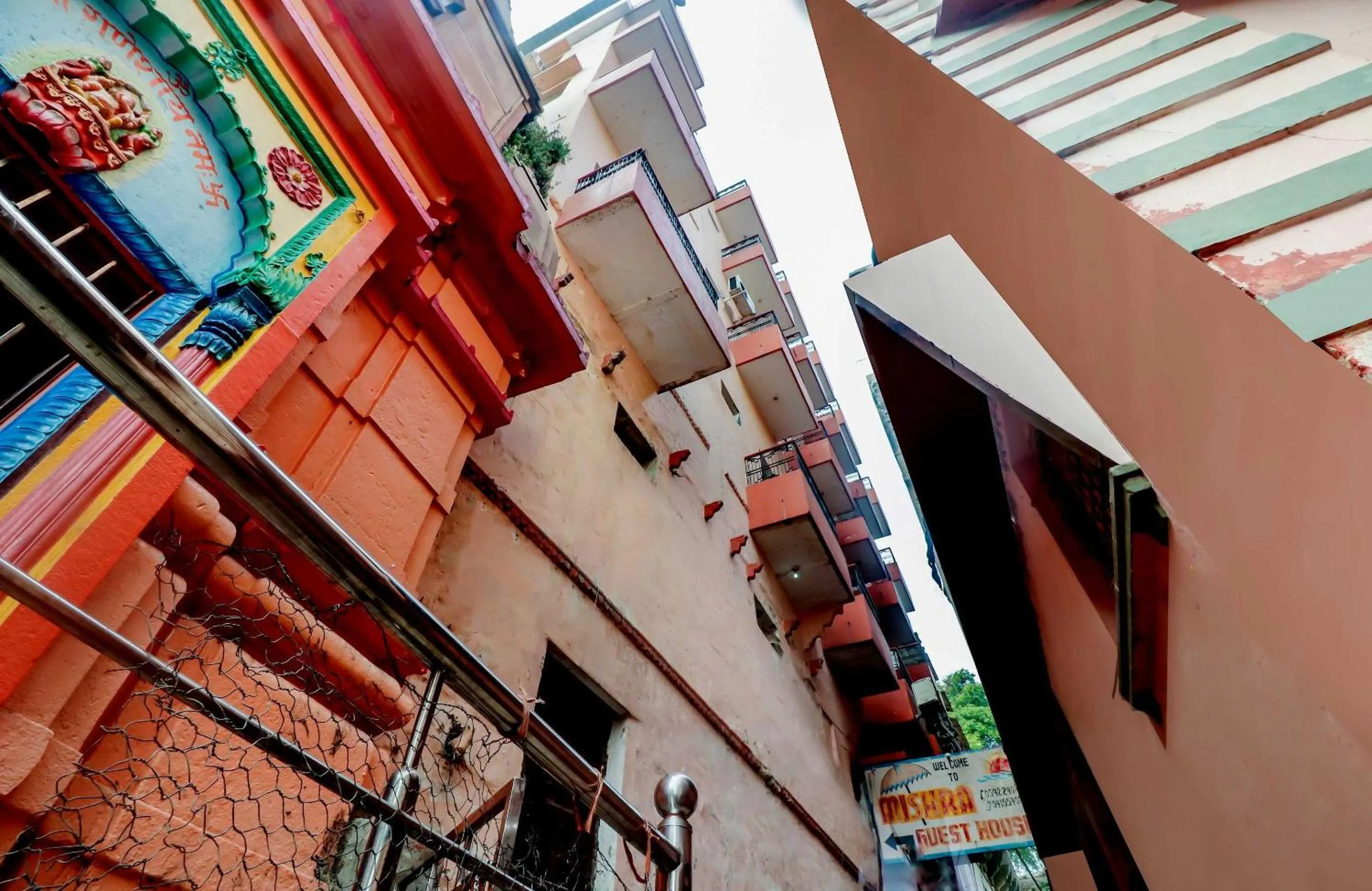 Facade/entrance in SPOT ON Mishra Guest House