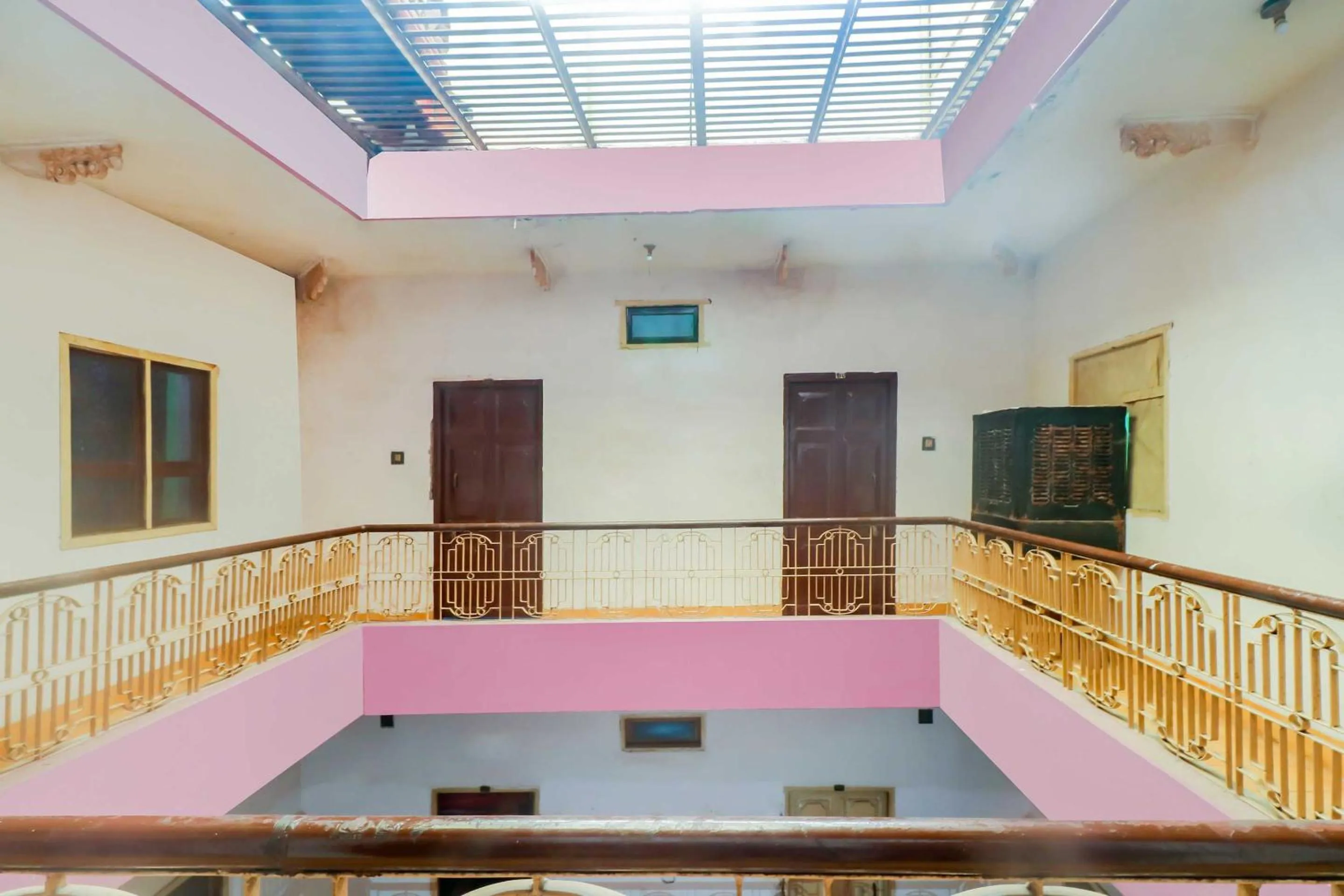 Facade/entrance in SPOT ON Mishra Guest House