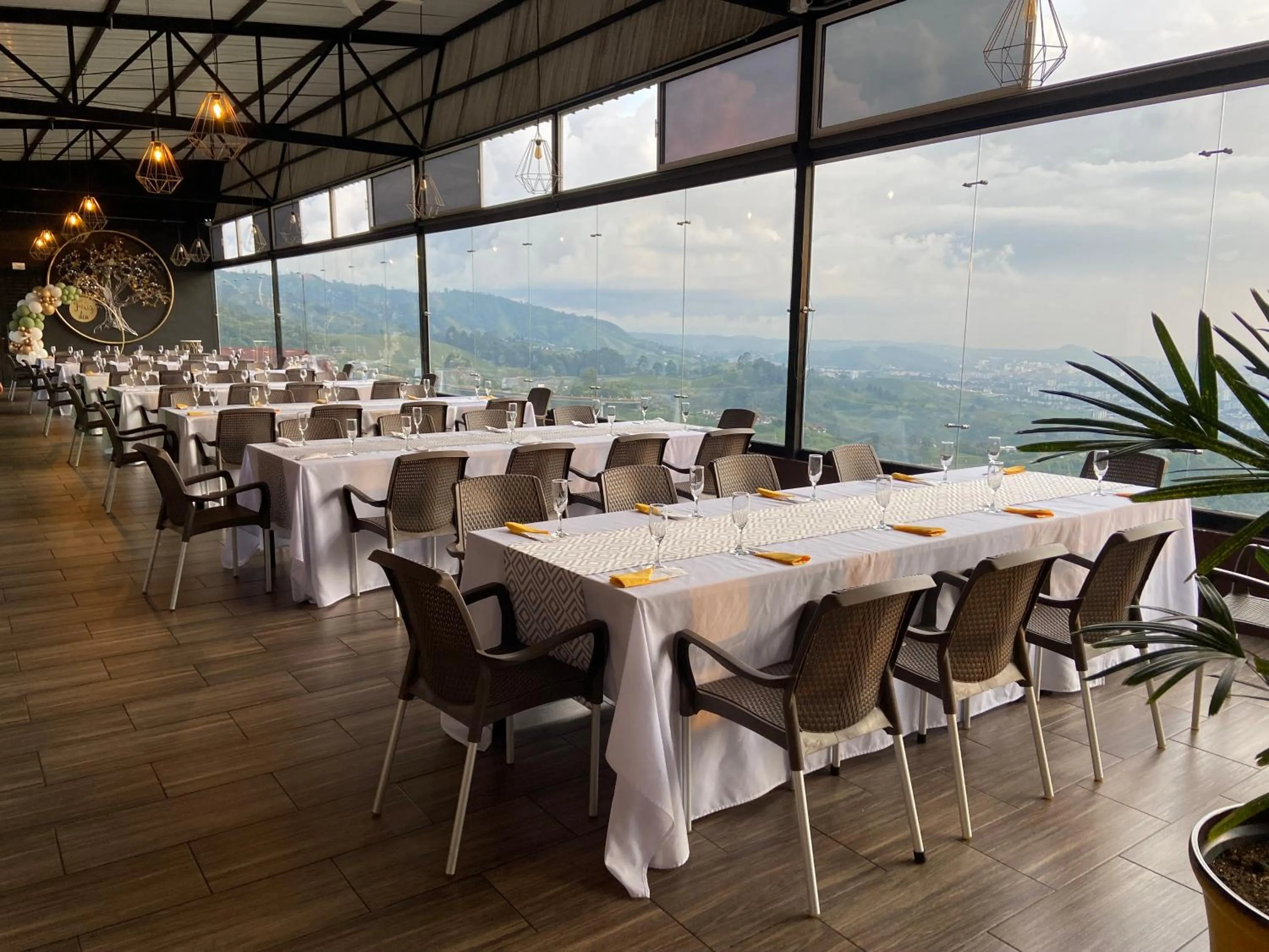 Restaurant/places to eat in Hotel Entre Lomas