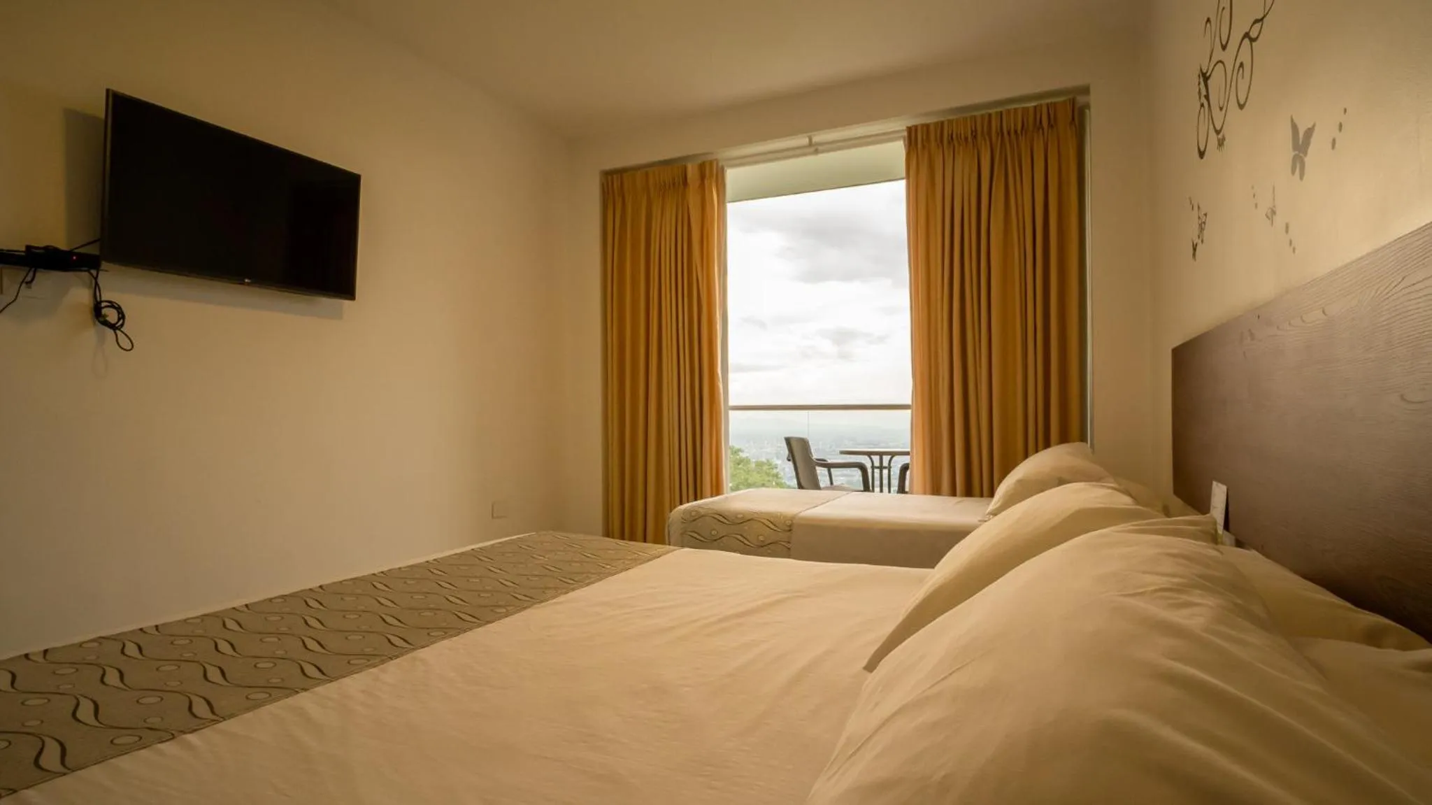 Balcony/Terrace, Bed in Hotel Entre Lomas