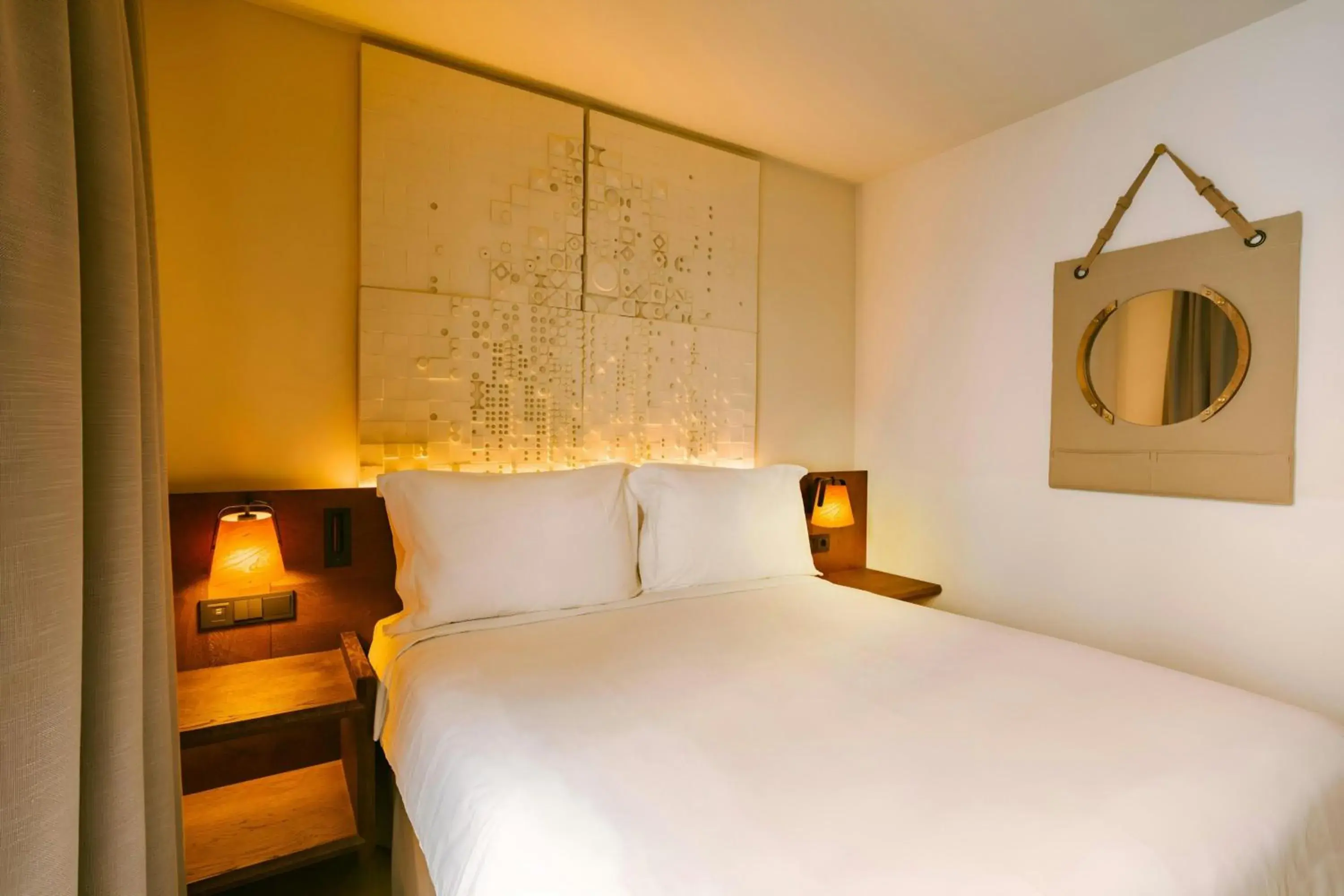 Queen Room in Casa Luz Hotel Plaça Universitat, Sonder by Marriott Bonvoy Queen Room in Casa Luz Hotel Plaça Universitat, Sonder by Marriott Bonvoy