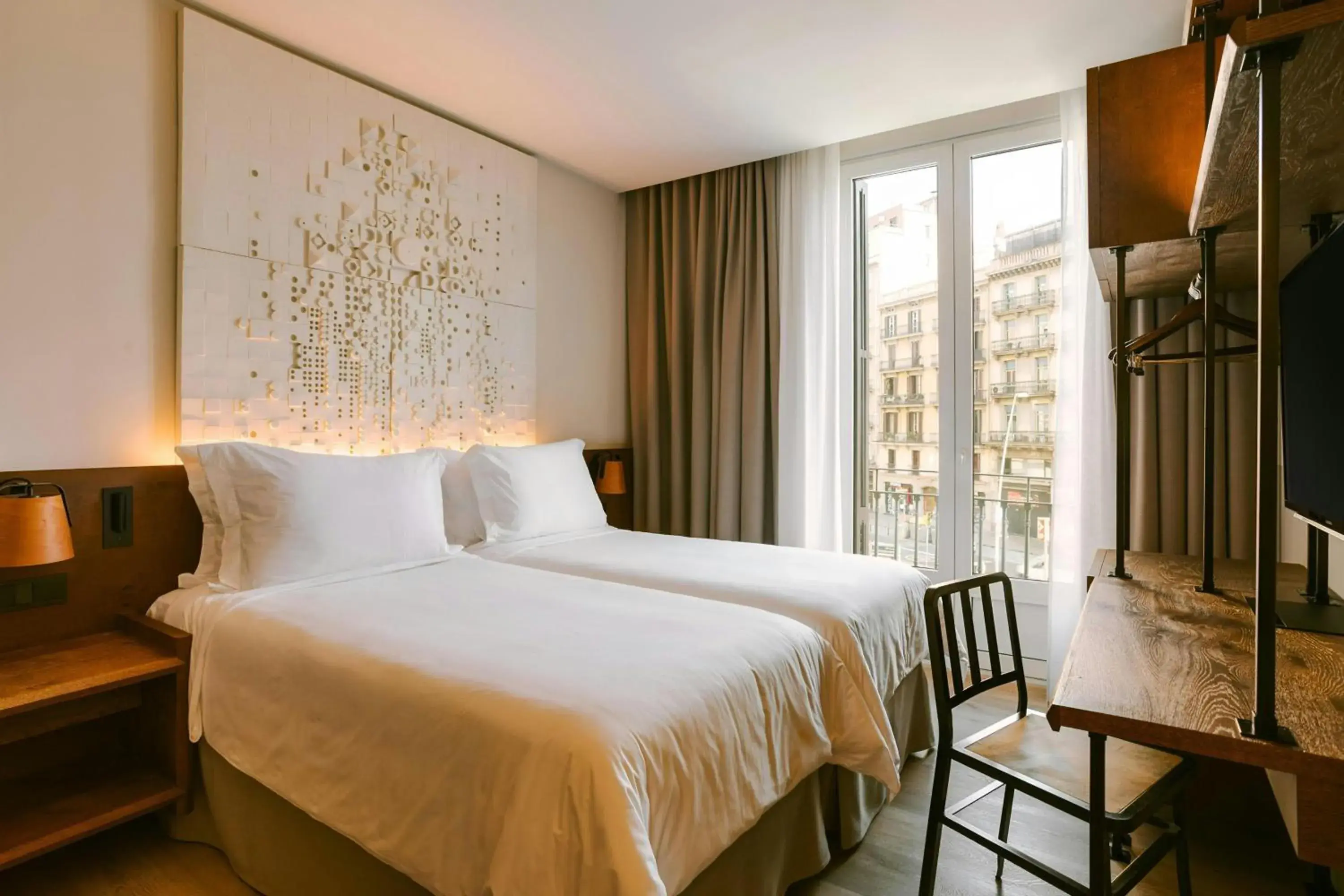 Twin Room with Balcony and Street View in Casa Luz Hotel Plaça Universitat, Sonder by Marriott Bonvoy Twin Room with Balcony and Street View in Casa Luz Hotel Plaça Universitat, Sonder by Marriott Bonvoy