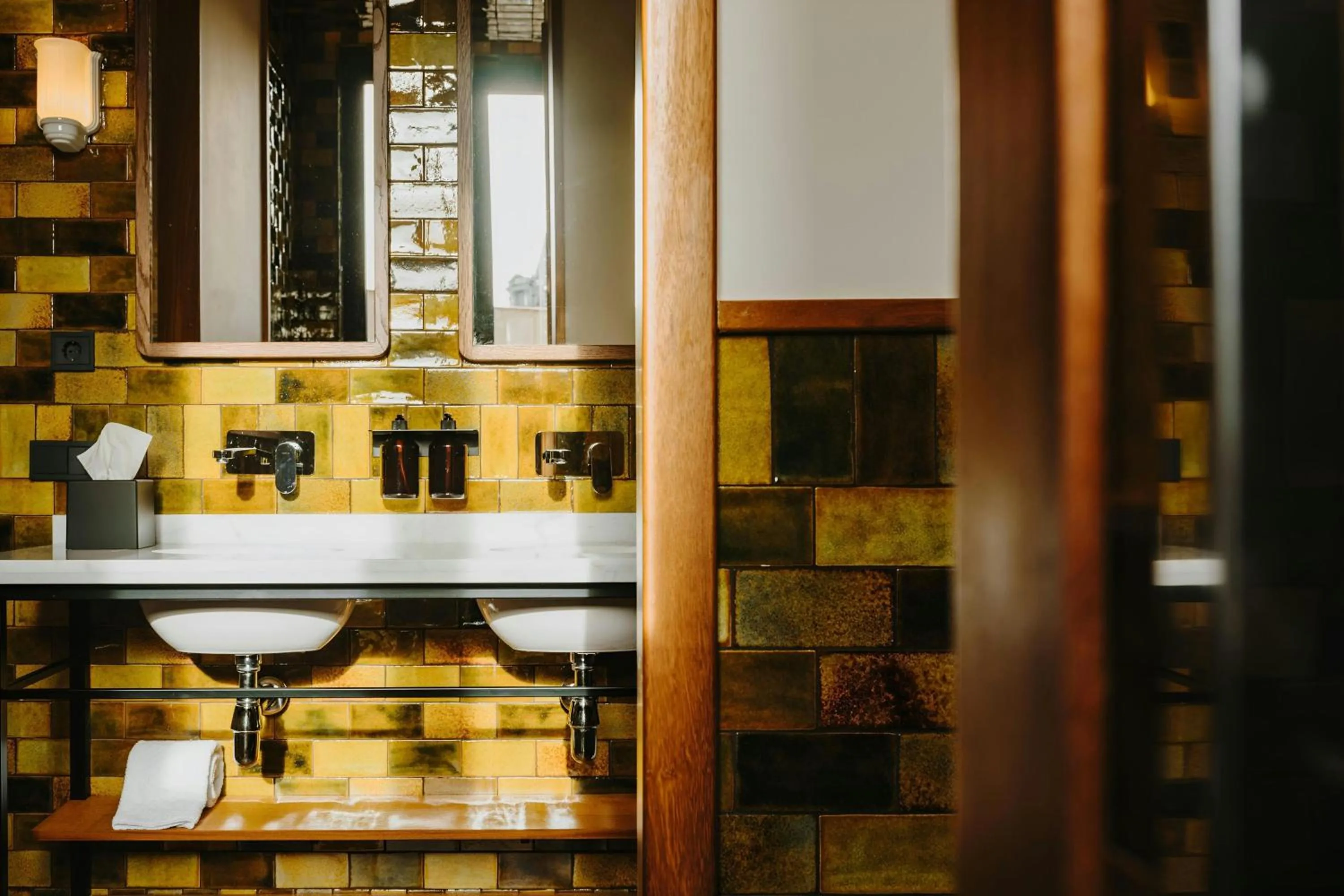 Bathroom in Casa Luz Hotel Plaça Universitat, Sonder by Marriott Bonvoy