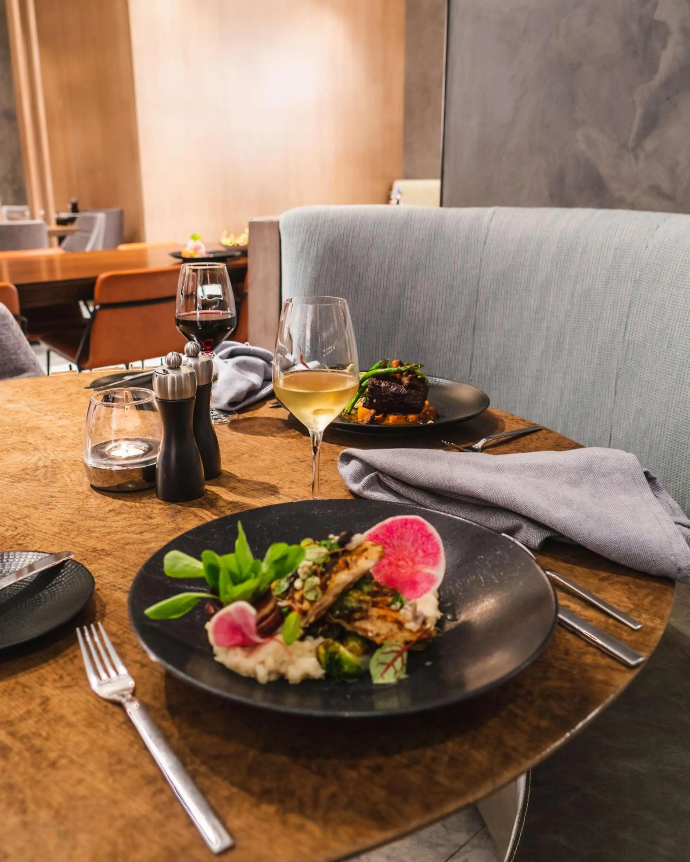 Restaurant/places to eat in Hyatt Regency Newport Beach West