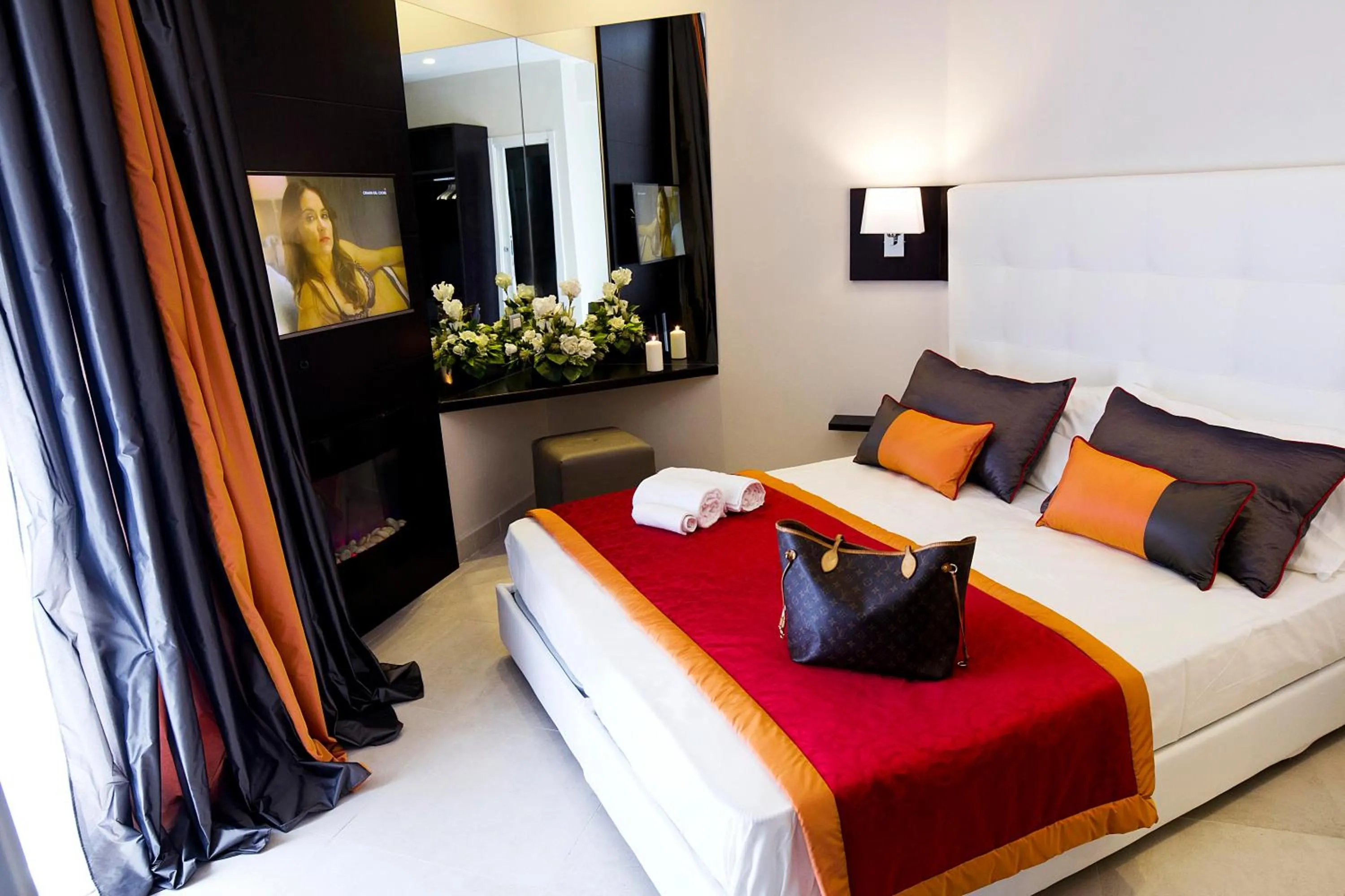 Photo of the whole room, Bed in Roman Holidays Boutique