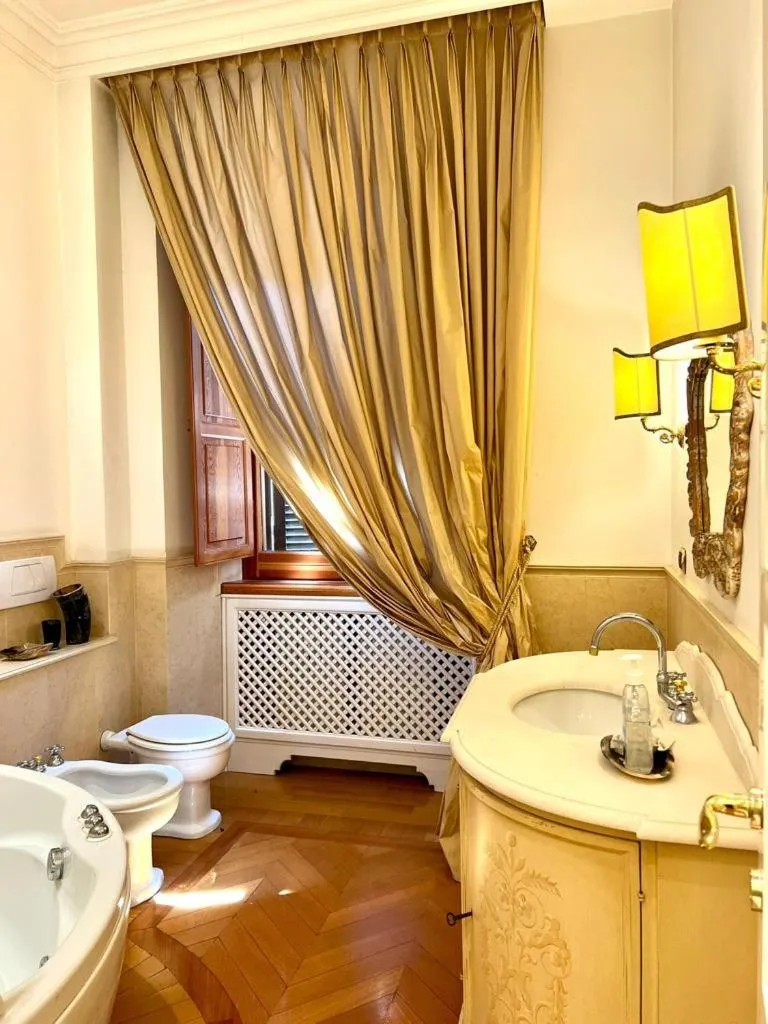 Bathroom in Roman Holidays Boutique