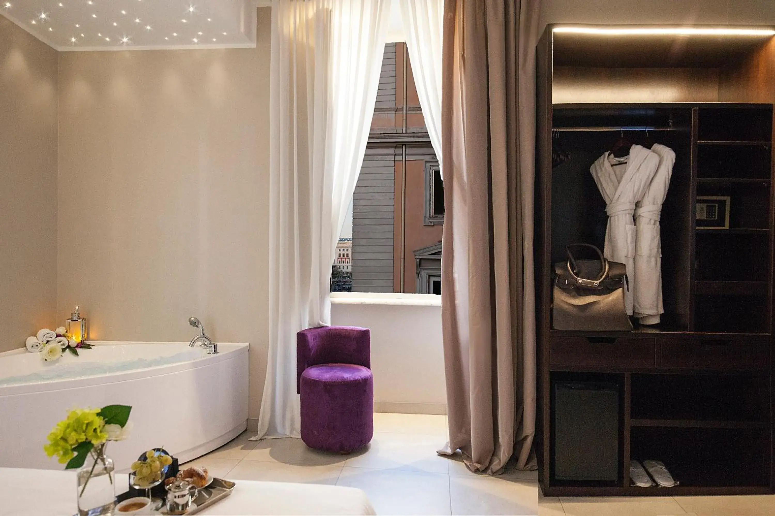 Superior Double Room with Spa Bath in Roman Holidays Boutique Superior Double Room with Spa Bath in Roman Holidays Boutique