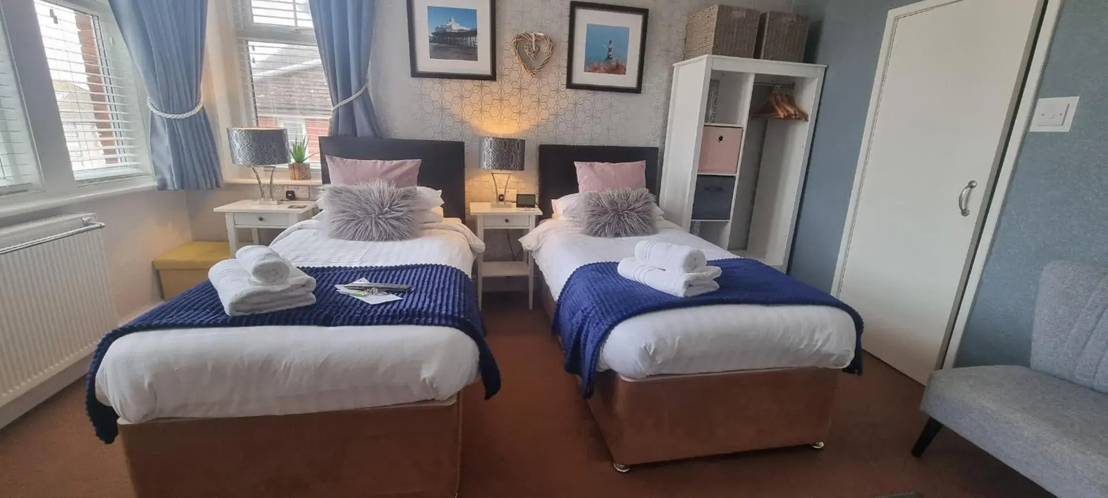 Photo of the whole room, Bed in Ebor Lodge Photo of the whole room, Bed in Ebor Lodge