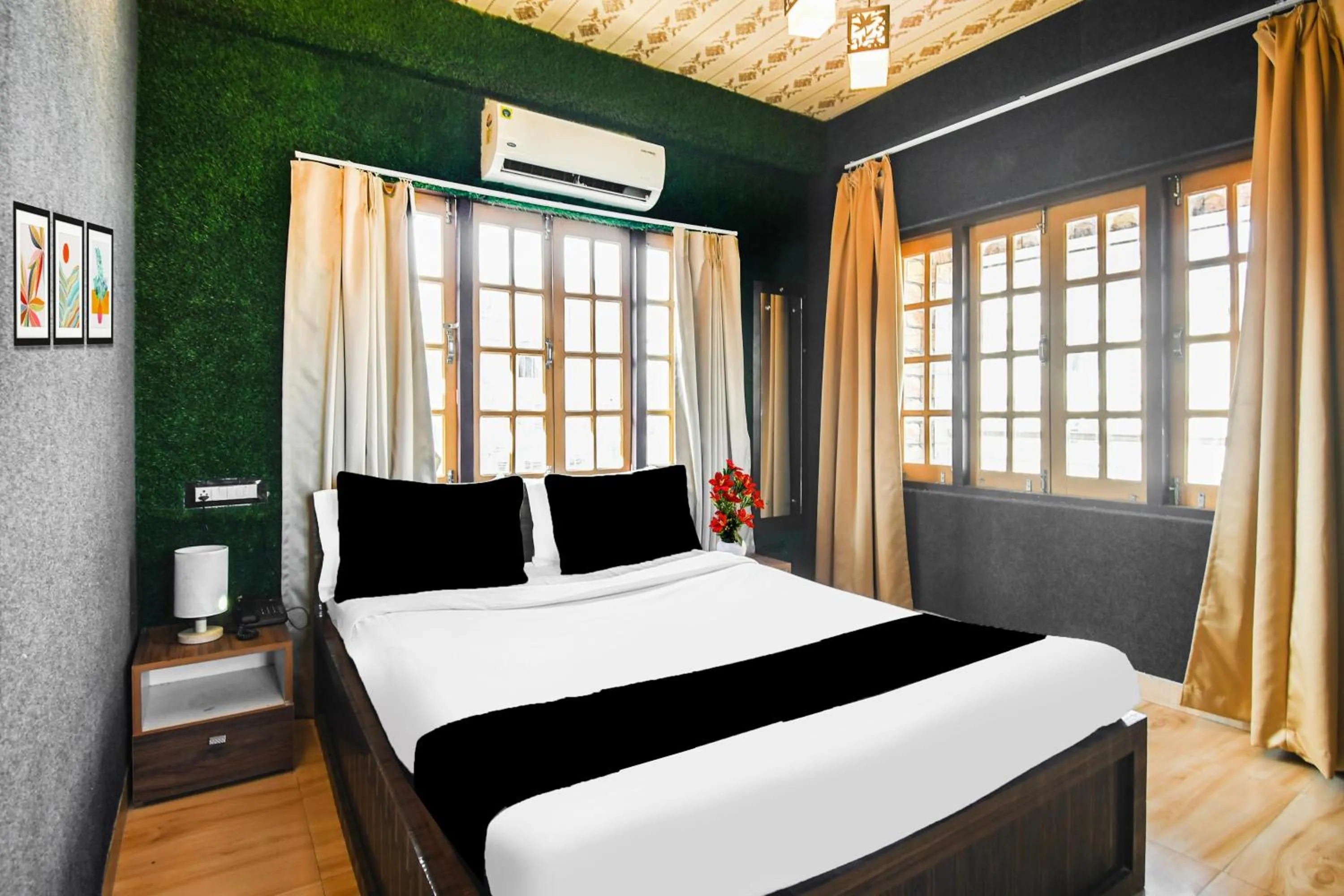 Bedroom, Bed in Super Hotel O Champasari Siliguri formerly Four Fox Suits