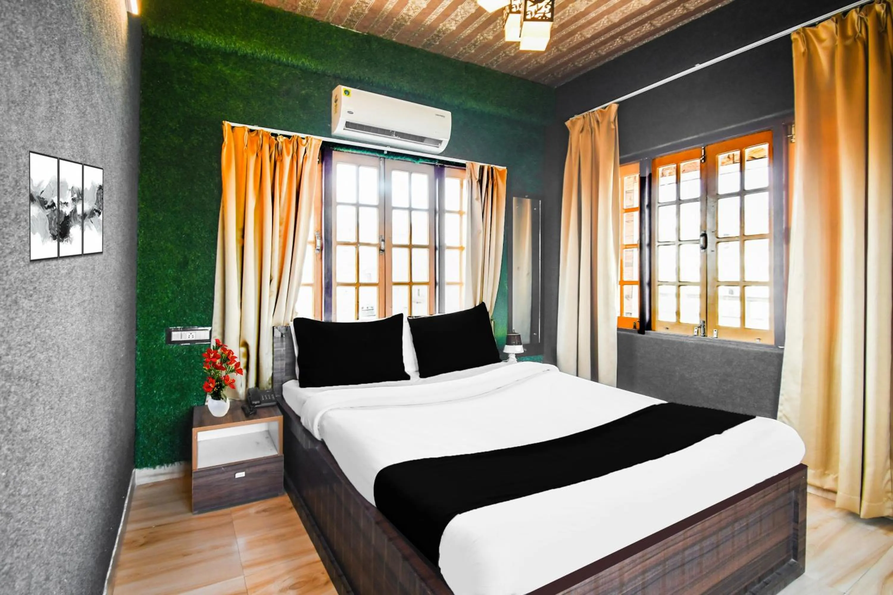 Bedroom, Bed in Super Hotel O Champasari Siliguri formerly Four Fox Suits