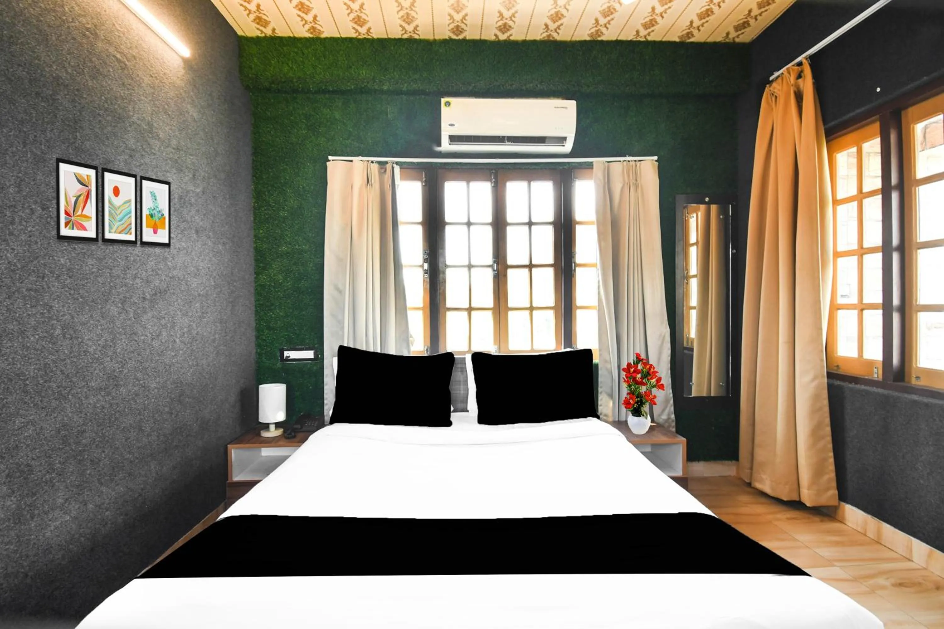 Bedroom, Bed in Super Hotel O Champasari Siliguri formerly Four Fox Suits